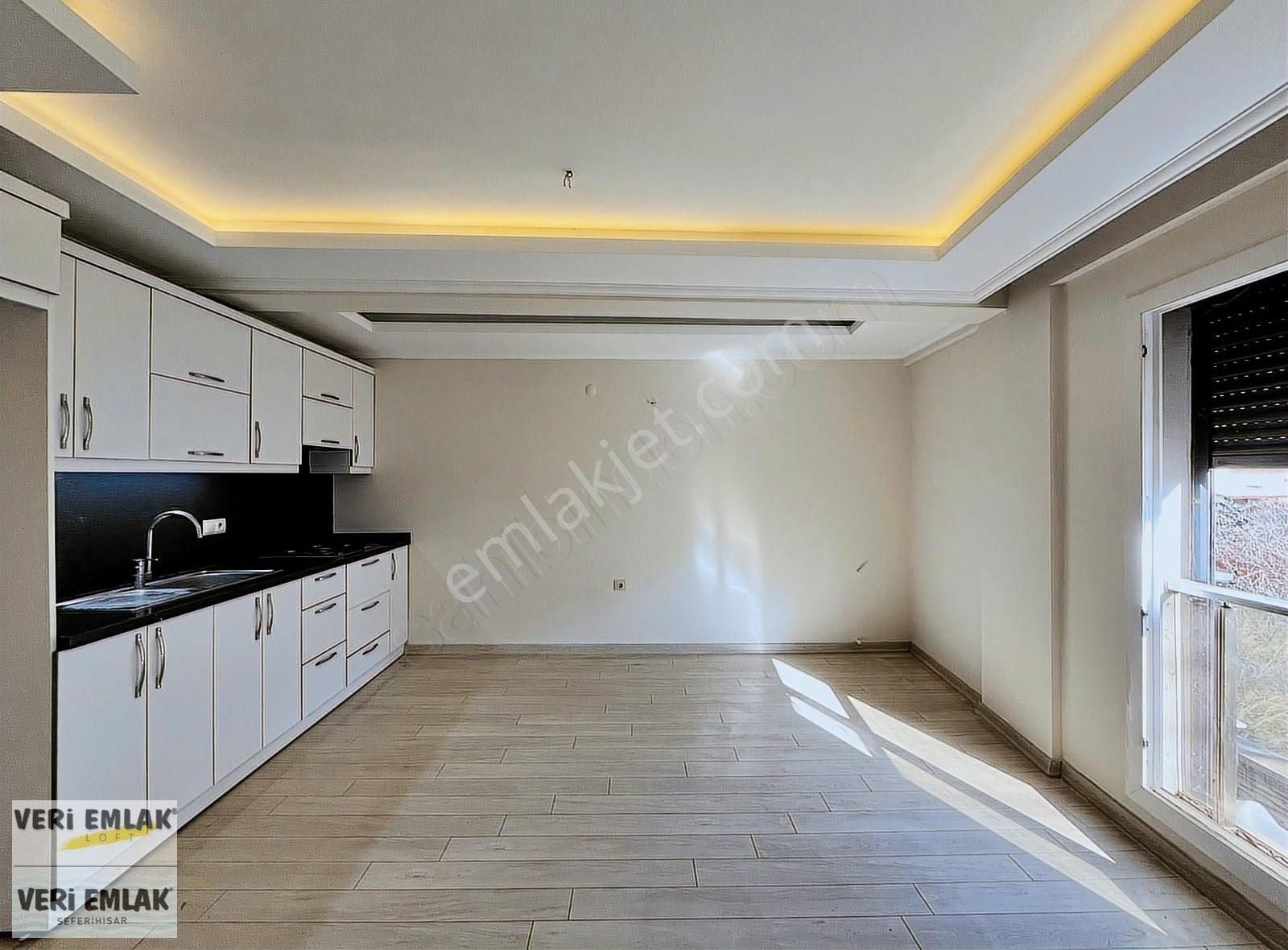 Veri'den Hıdırlık'ta Kent Merkezinde 1+1 Balkonlu Satılık Daire!