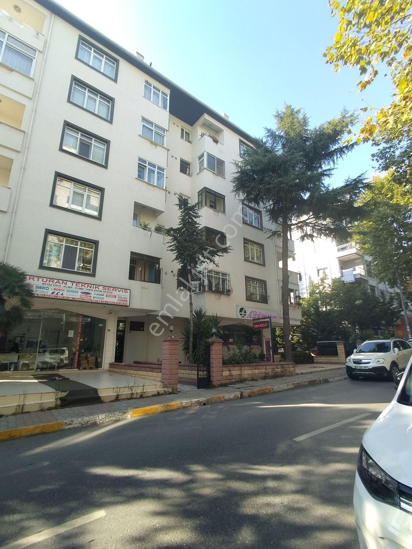 Maltepe Bağlarbaşı Kiralık Daire İstanbul Emlak'tan Maltepe Feyzullah Cad. Üzerinde 3+1 120 M2