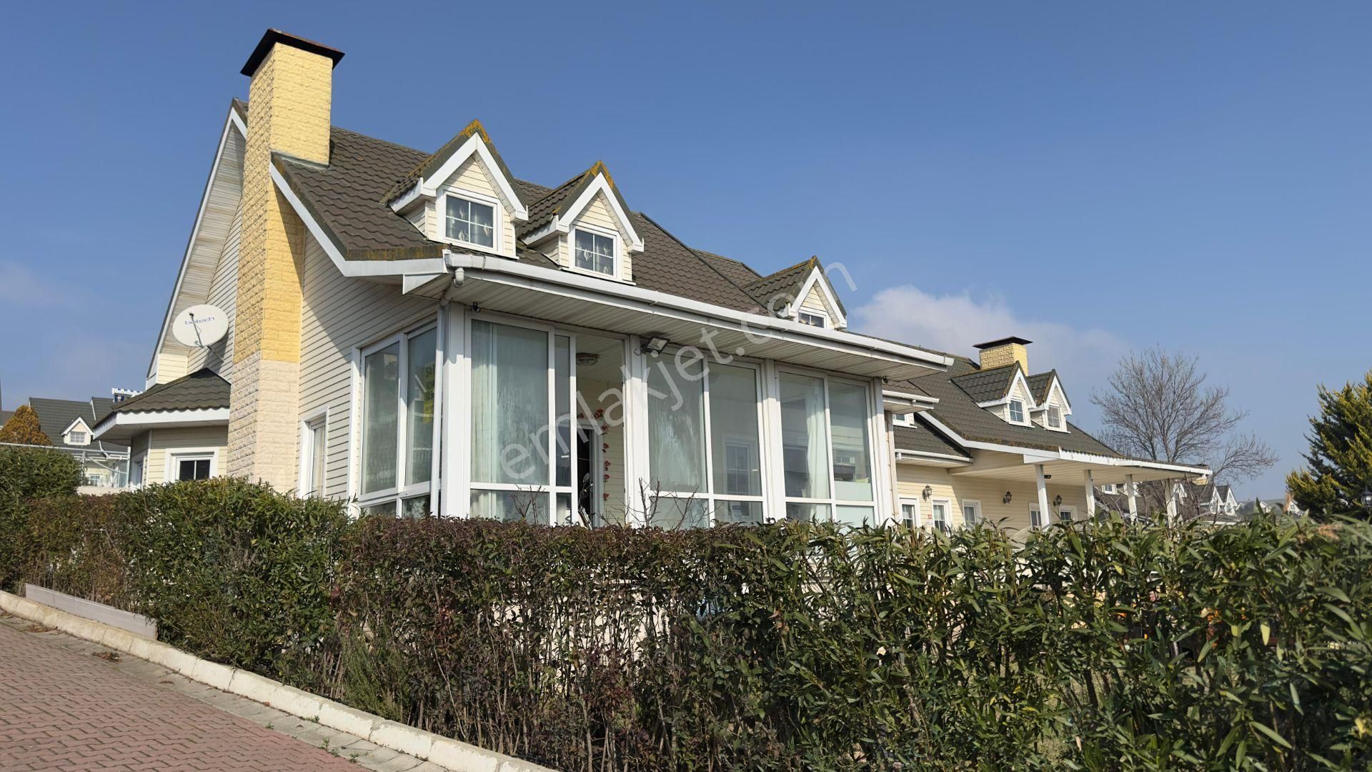 Kumburgaz Çelik Konstrüksiyon Geniş Bahçe 6+2 Satılık Villa