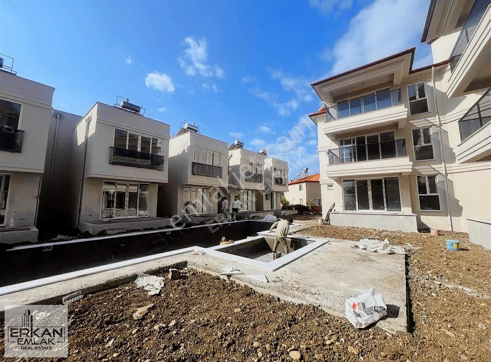 Ortaca Karaburun Satılık Villa Erkan Emlak'tan Havuzlu Lüks Site İçerisinde Satılık Villa