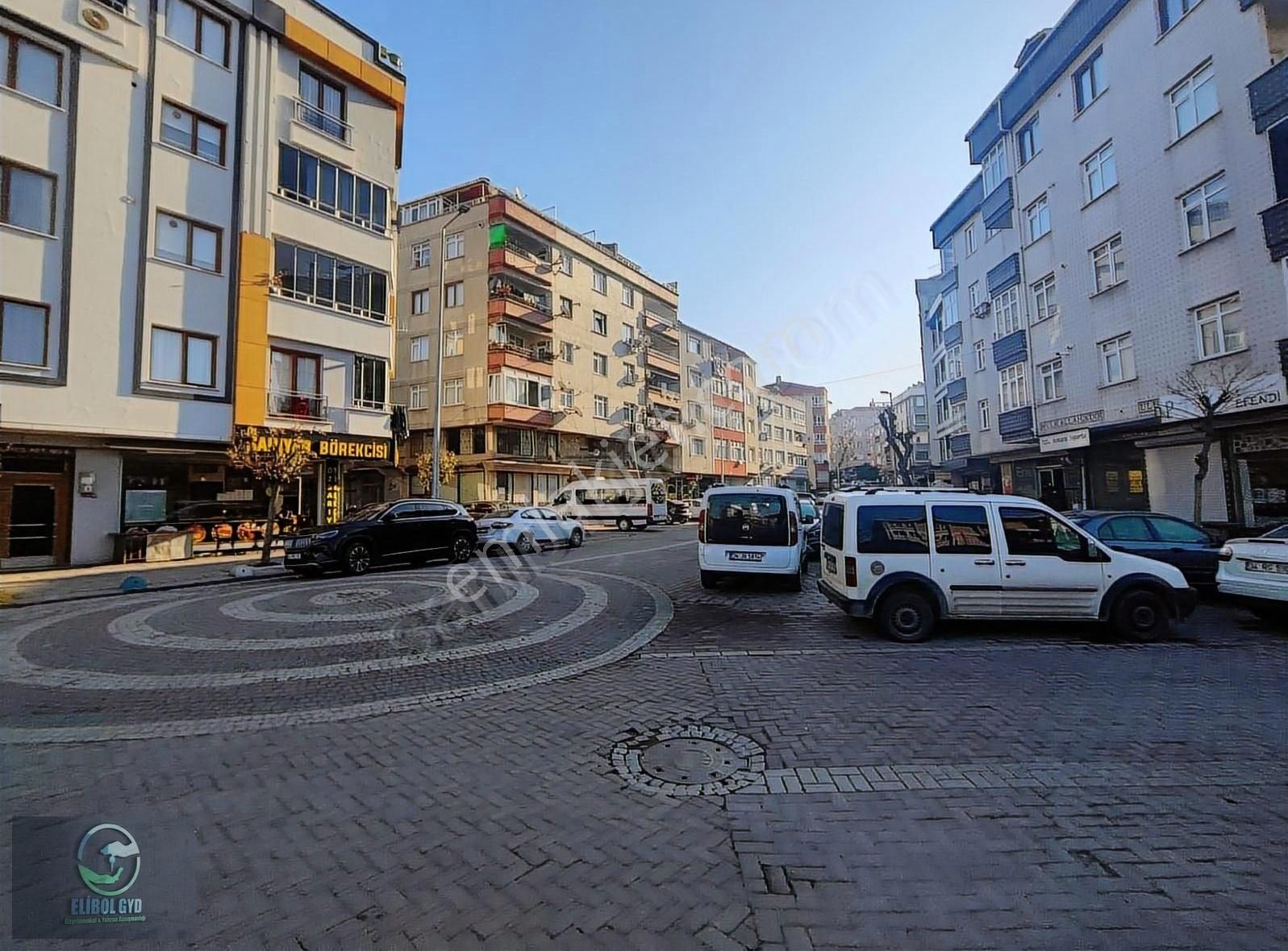 Zeytinburnu Sümer Satılık Dükkan & Mağaza 18 Yıllık, İşlek Konumda 25 M² , Krediye Uygun Satılık İşyeri