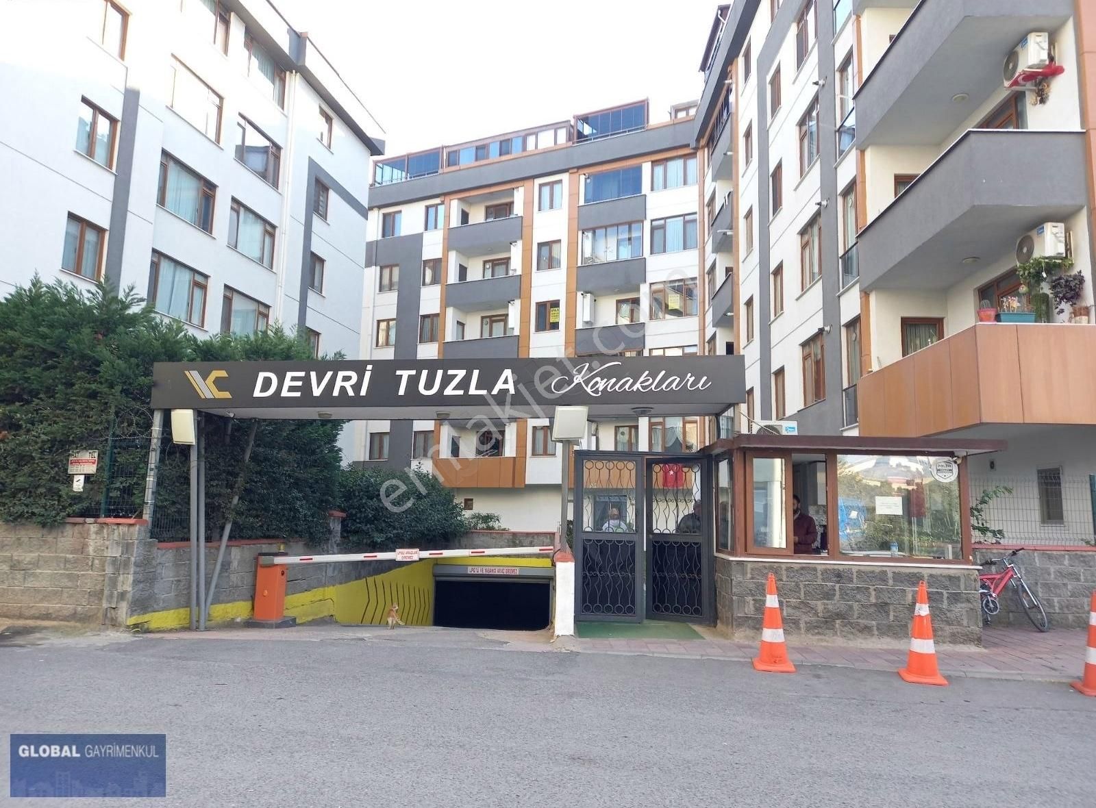 Tuzla Evliya Çelebi Satılık Daire Site İçinde Marmaraya Yakın Konumda Satılık 3+1 Fırsat Daire