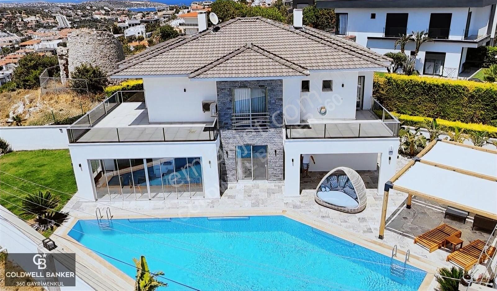 Çeşme İsmet İnönü Satılık Villa İzmir Çeşme'de Muhteşem Manzaralı Villa