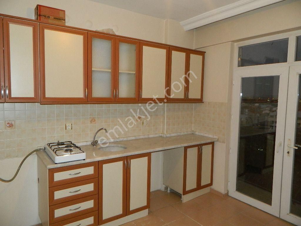 Tepebaşı Ömerağa Kiralık Daire Başkan Emlak'tan Kiralık Ömerağa Mahallesinde 3+1 Daire