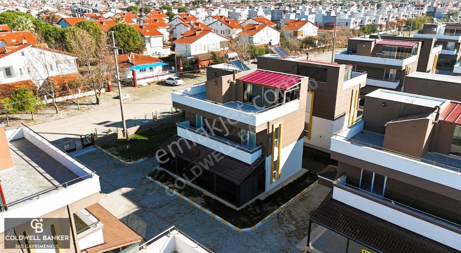 Dikili Salihler Satılık Villa İzmir Dikili Denize 250 Metre Havuzlu Sitede 3+1 Tripleks Villa