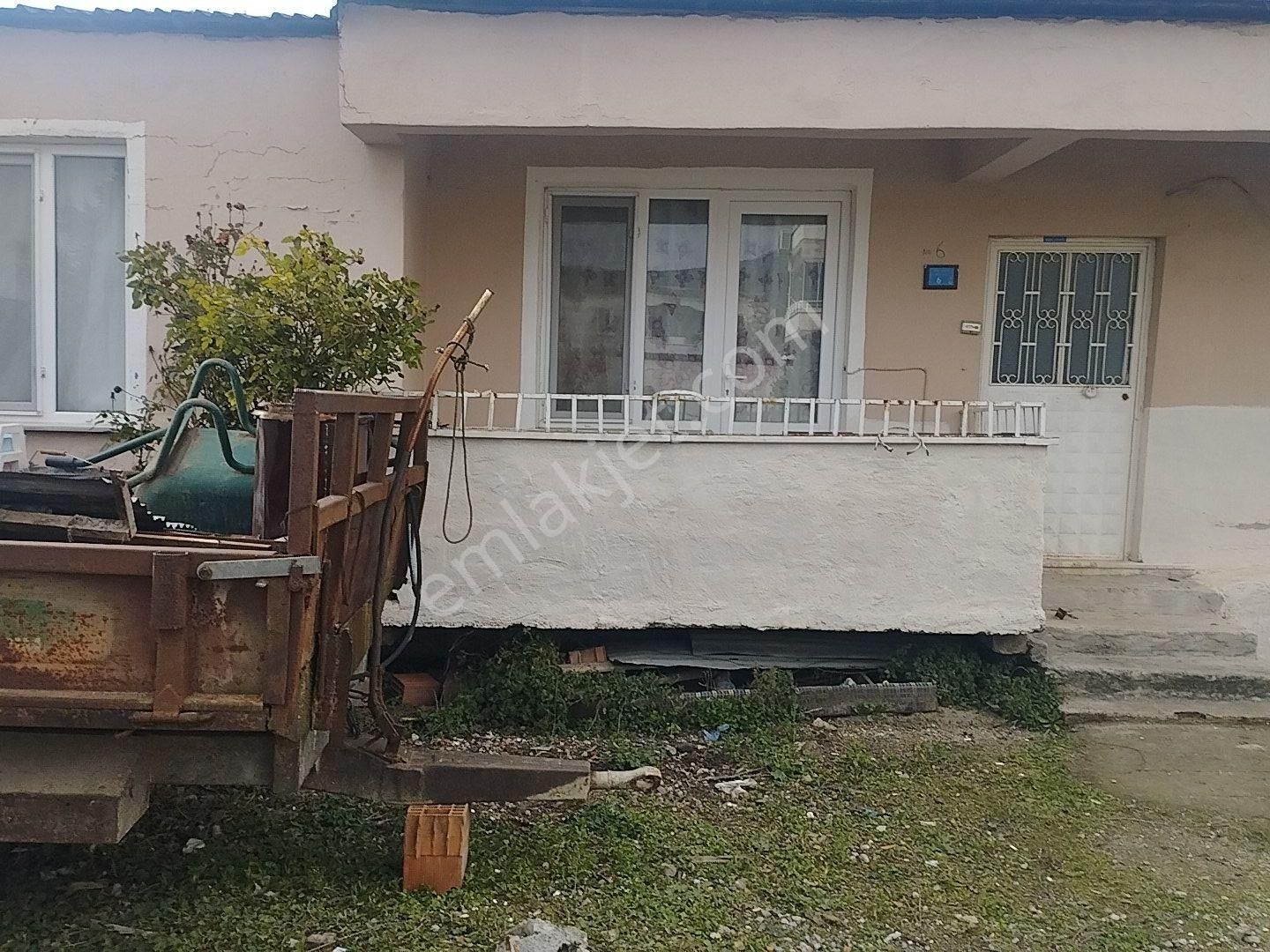 İznik Yeşil Camii Satılık Konut İmarlı İznik Yeşil Cami Mahallesi'ndegenişarsiçersinde Mustakilev