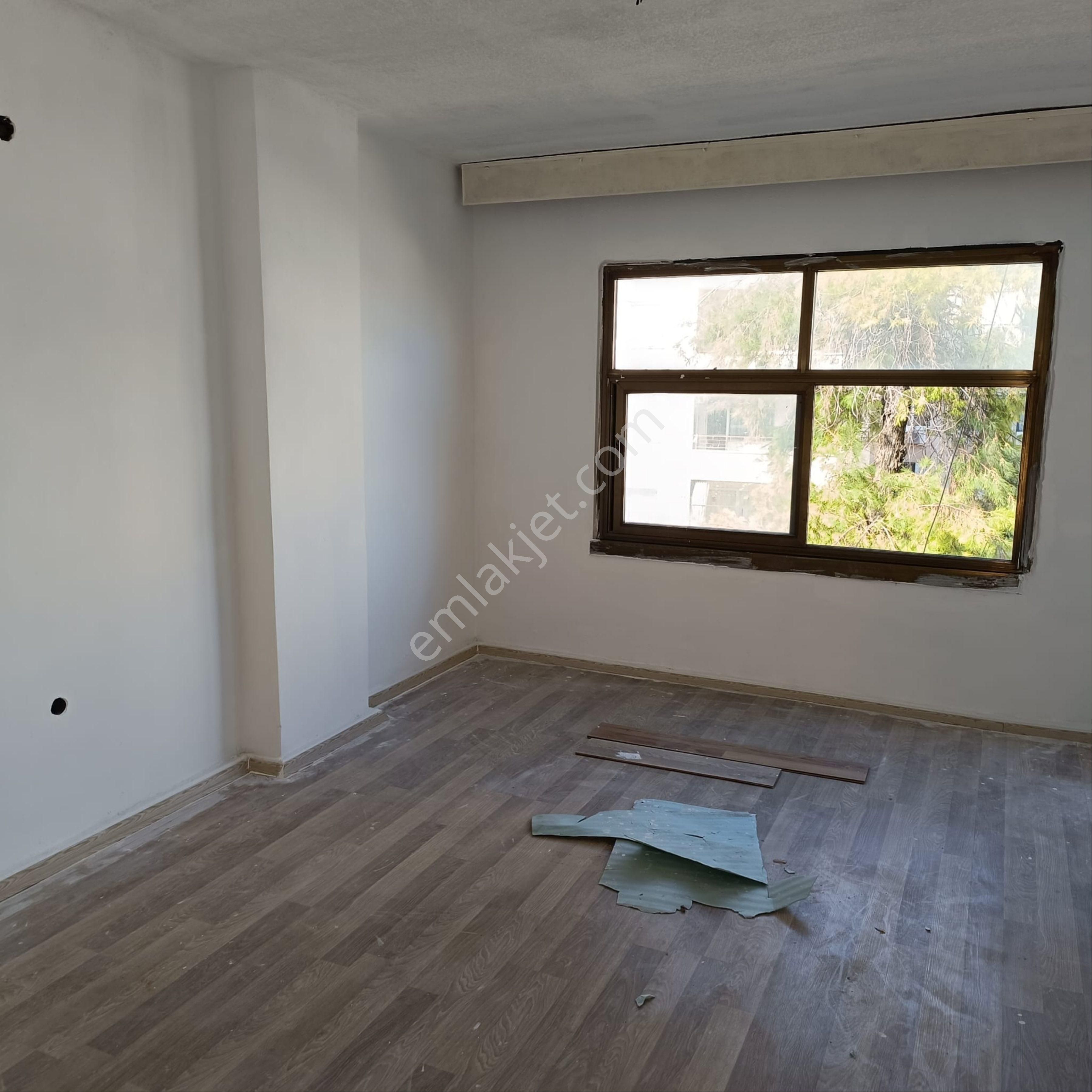 Kiremithanede Arakat Özgür Çocuk Park Arkası 2+1 Satılık