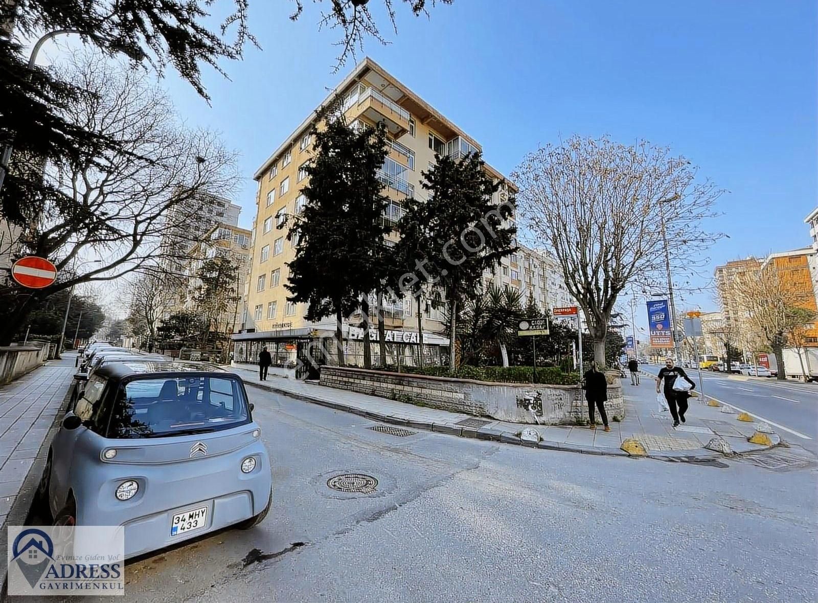 Kadıköy Göztepe Satılık Daire Göztepe Minibüs Caddesi Üstünde Satılık Daire