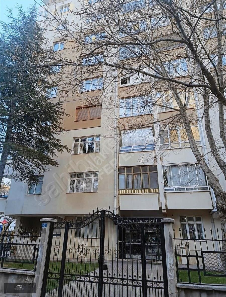 Karatay Karaciğan Kiralık Daire Sefer Emlak'tan Ankara Caddesinde Kiralık Arakat Daire