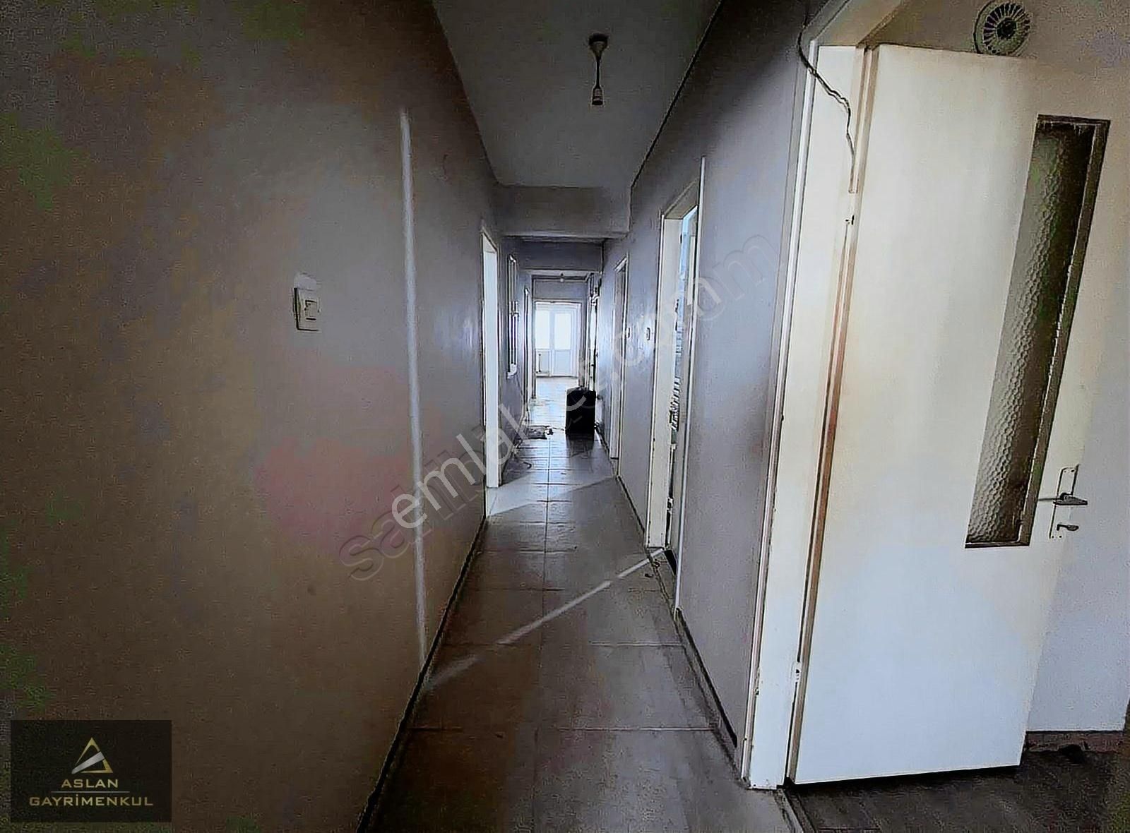 Karşıyaka Nergiz Kiralık Daire Aslan Gayrimrnkulden Nergiz Metro Yakını 3+1 Çift Balkonlu