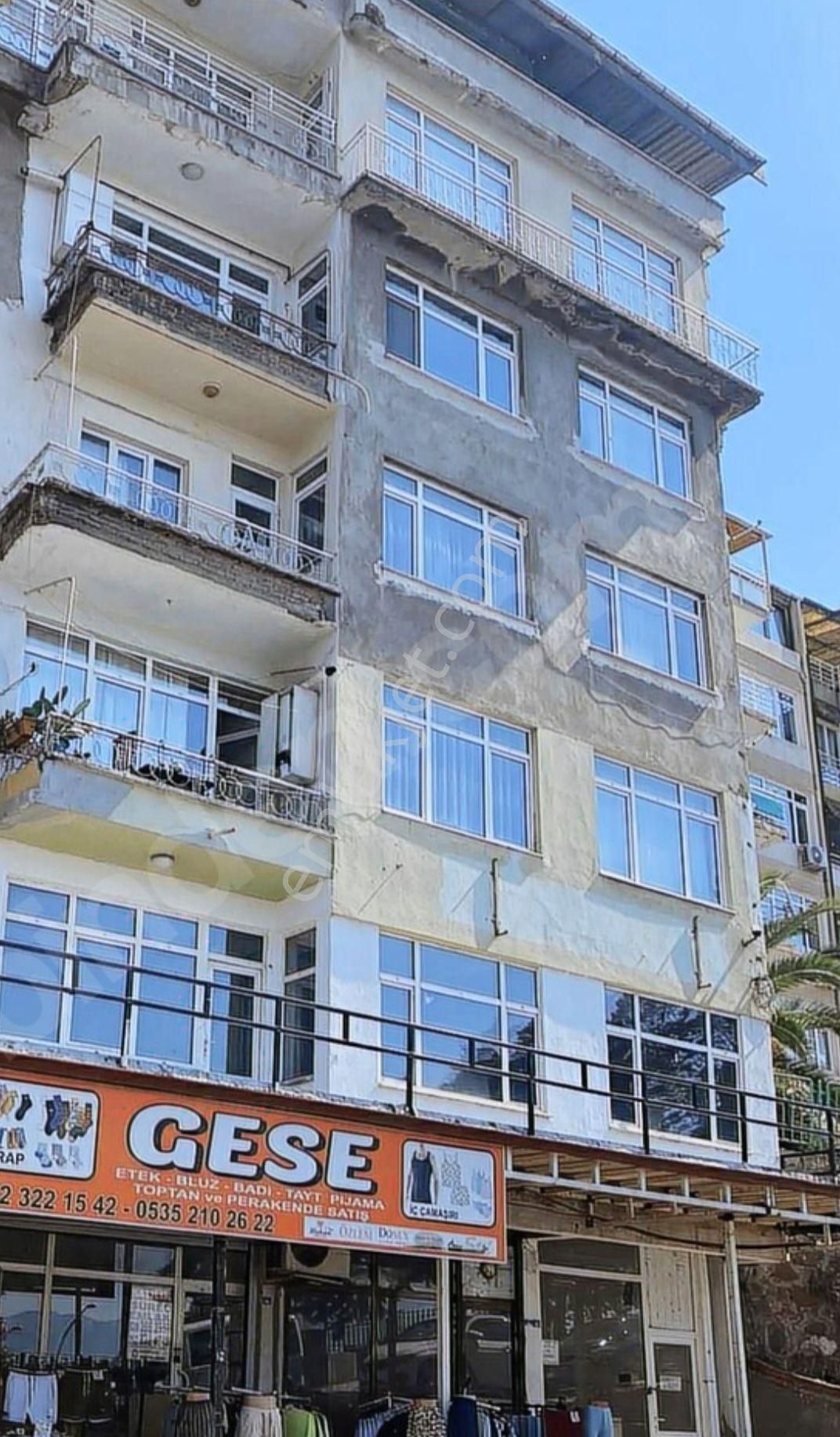 İzmit Kozluk Mahallesi İnönü Caddesi Pazar Pazarının Kurtulduğu Caddede 2+1 Satılık Daire