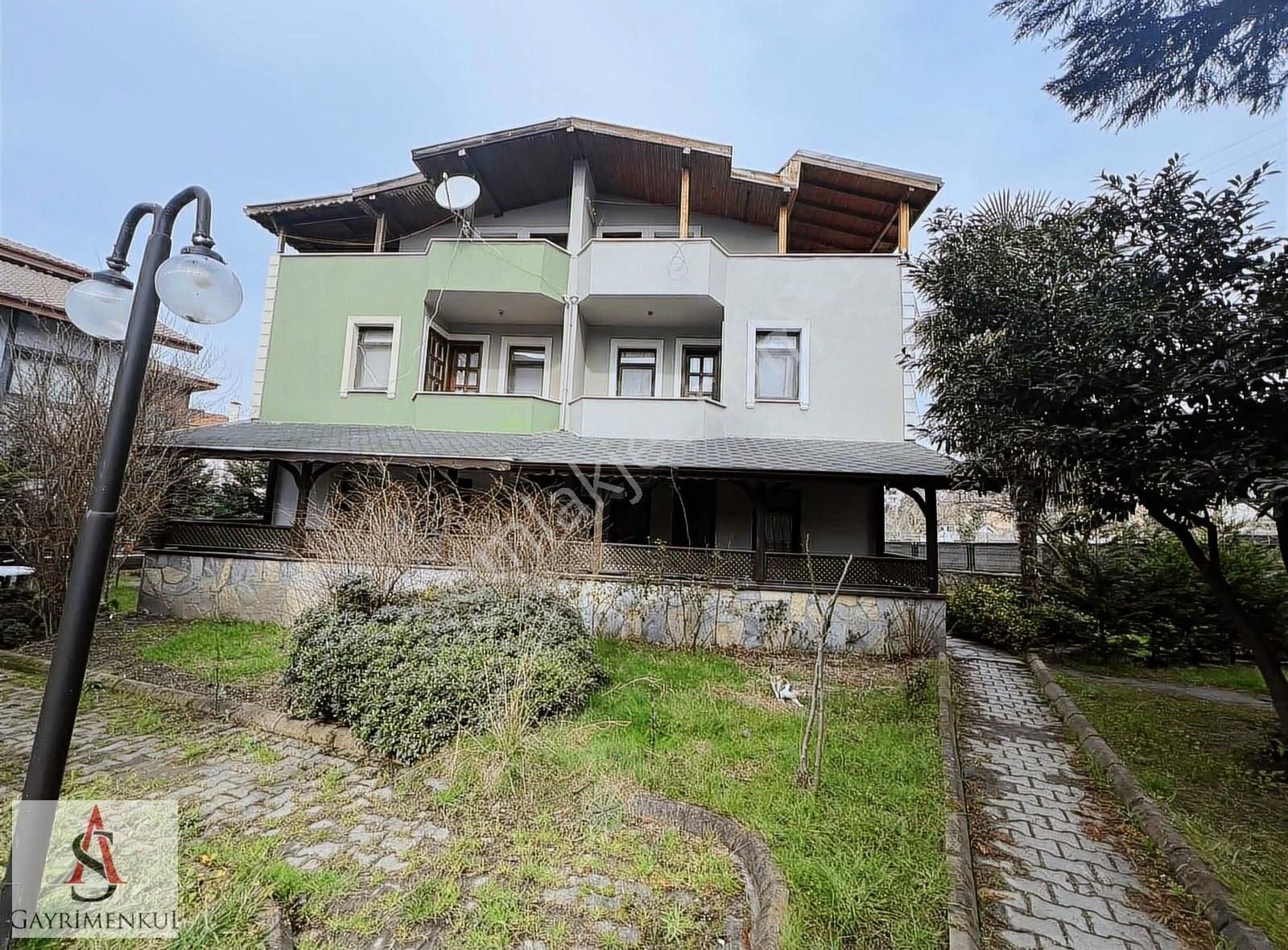 Sapanca Göl Satılık Villa Sapanca Göl Mah.mevki Satılık 160m2 Triplex Villa Acil