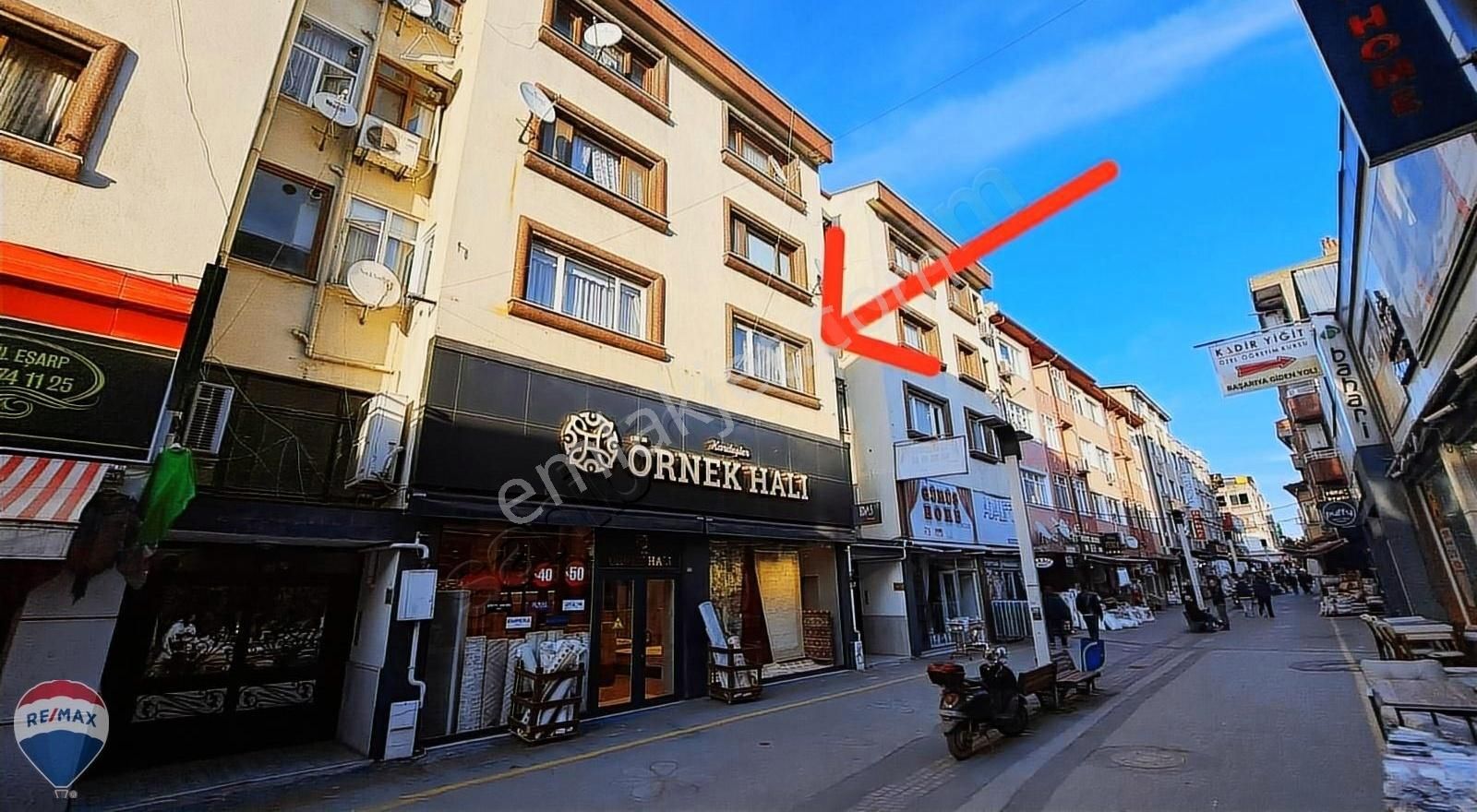 Adapazarı Semerciler Satılık Daire Remax Mavi'den Çarşı Merkezde Dükkan Üstü 3+1 Daire