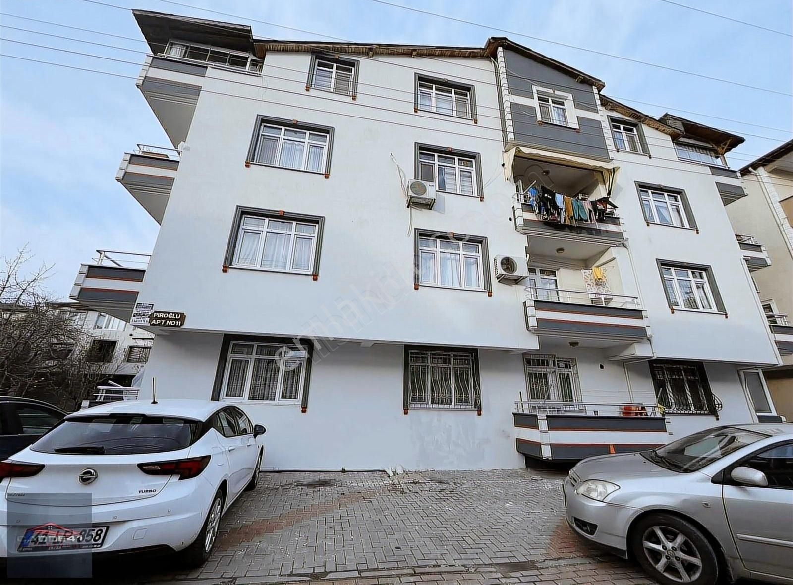 İzmit Yenişehir Satılık Daire Yenişehir Mahallesi Satılık 3+1 Arakat Daire