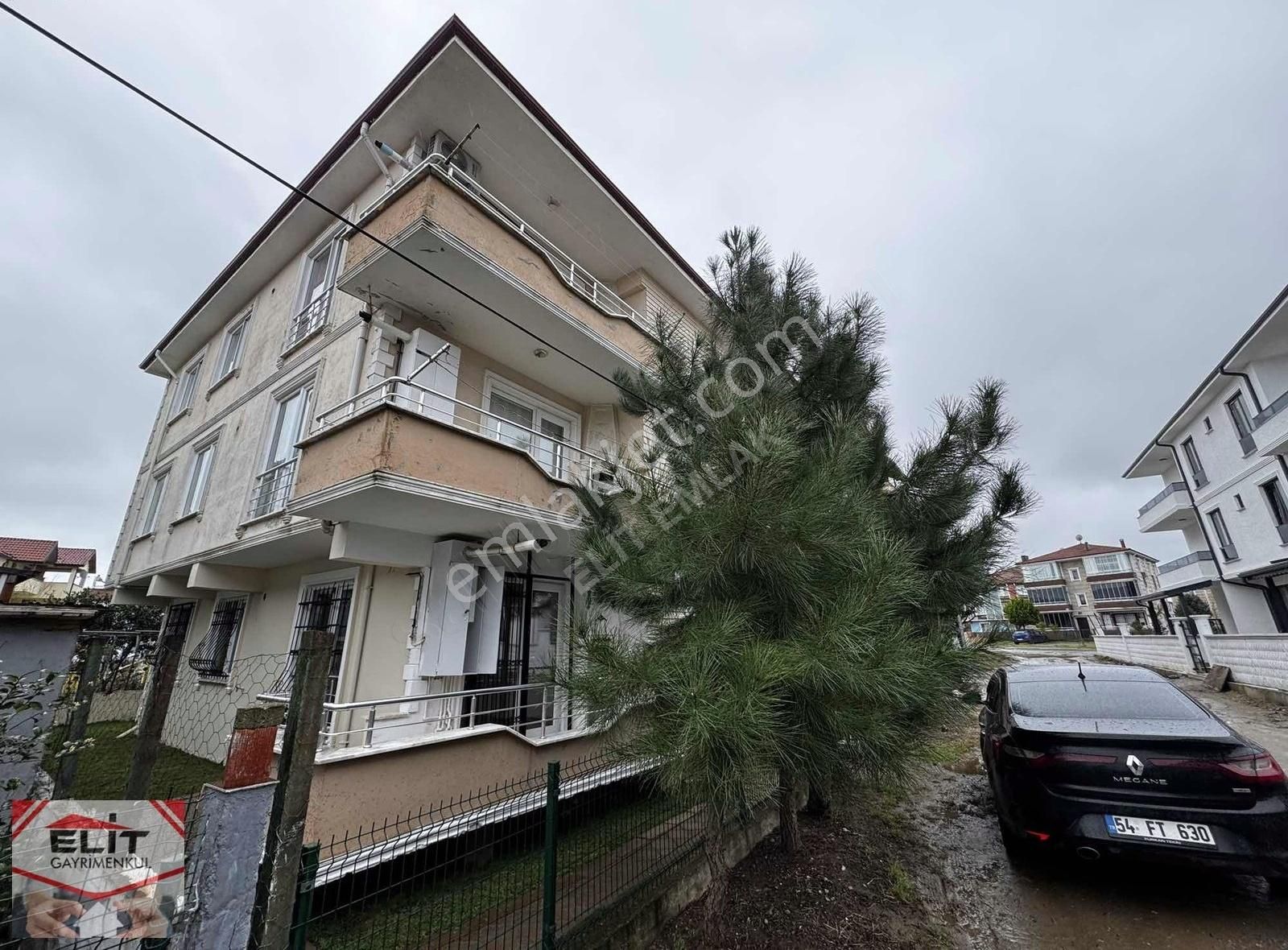 Karasu Sahilde Satılık Özel Bahçe Kullanımlı 2+1 Fırsat Daire