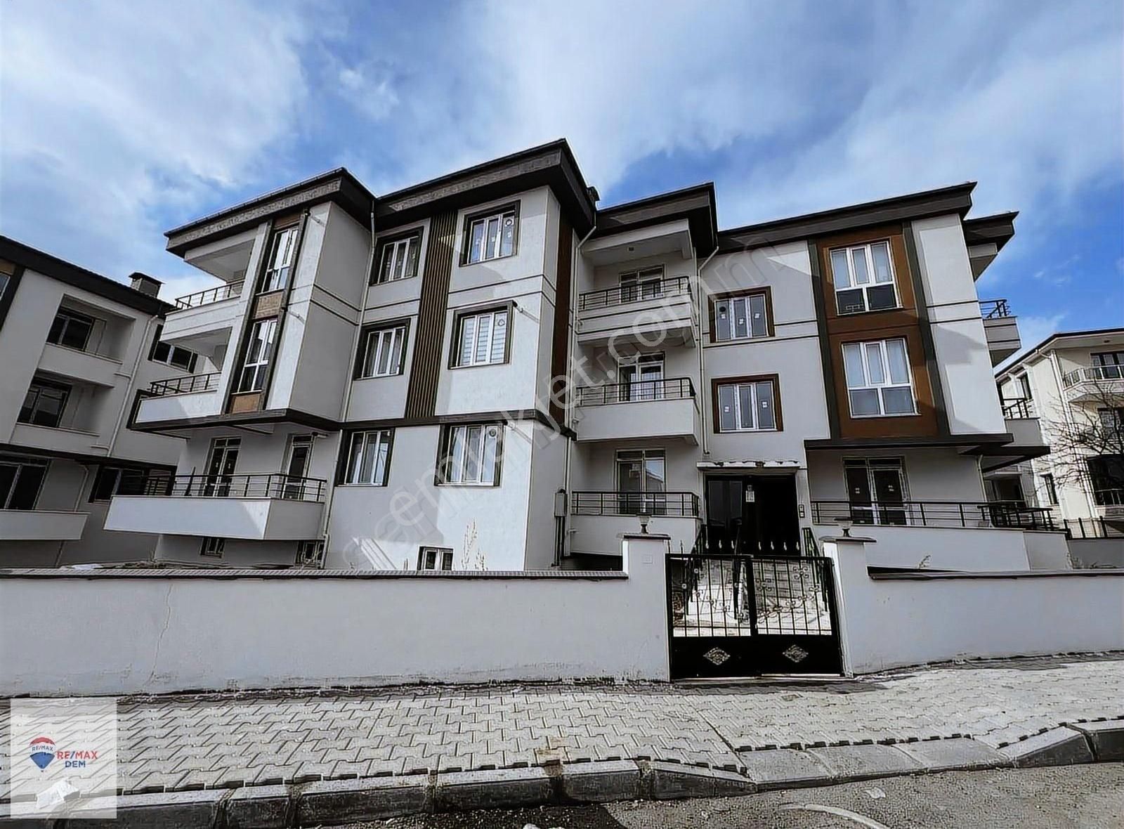 Erzincan Merkez Yunus Emre Satılık Daire Remax Dem'den Yatırımlık Fırsat 2+0 Daire