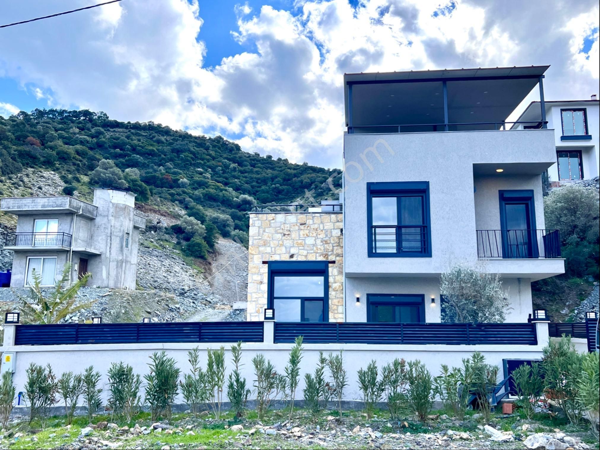 Foça Fatih Satılık Villa Foça Sazlıca Da Mükemmel Konumda Müstakil 3+1 Taş Villa