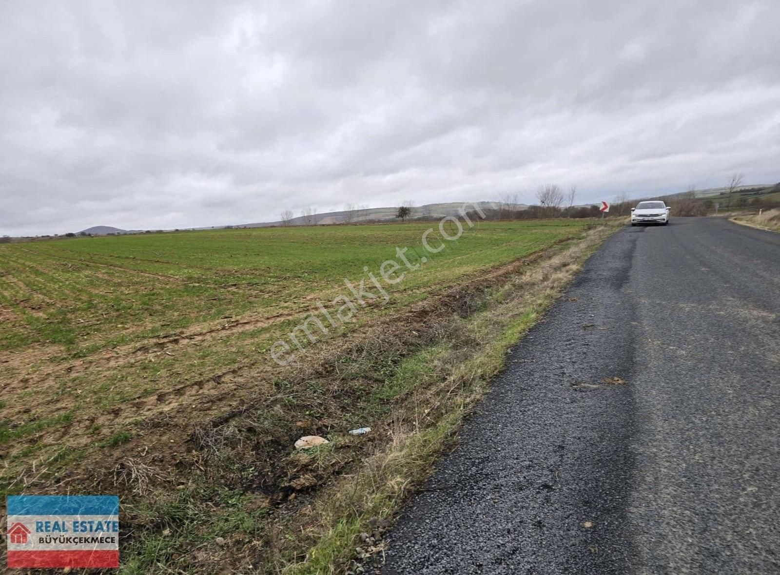 Süleymanpaşa Otmanlı Satılık Tarla Tekirdağ Süleymanpaşa'da Otmanlı Köyü Cadde Üzeri 2982 M2 Tarla