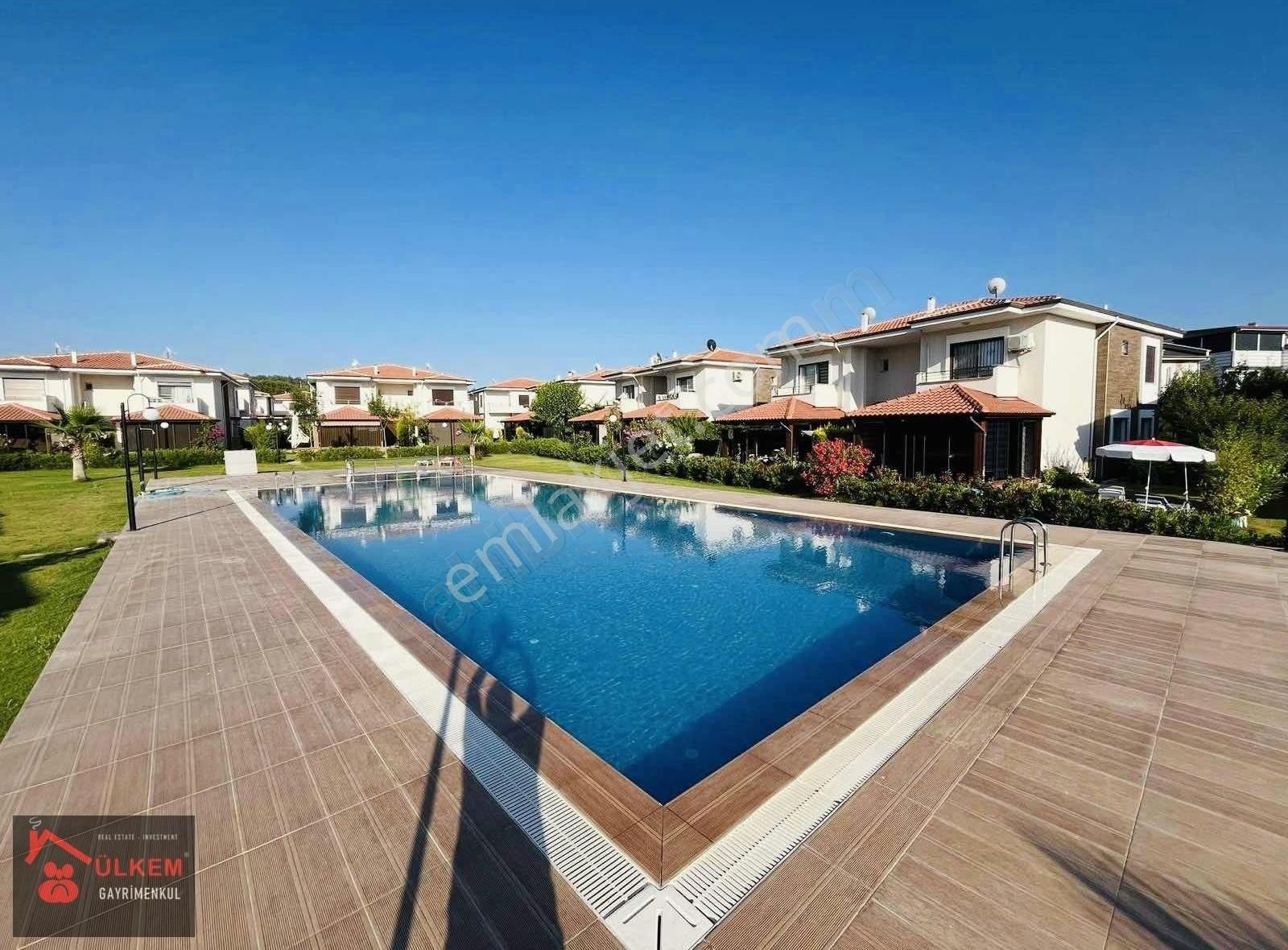 Kuşadası Soğucak Satılık Villa Kuşadası Soğucak 3+1 Ortak Havuzlu Full Eşyalı Otoparklı Villa