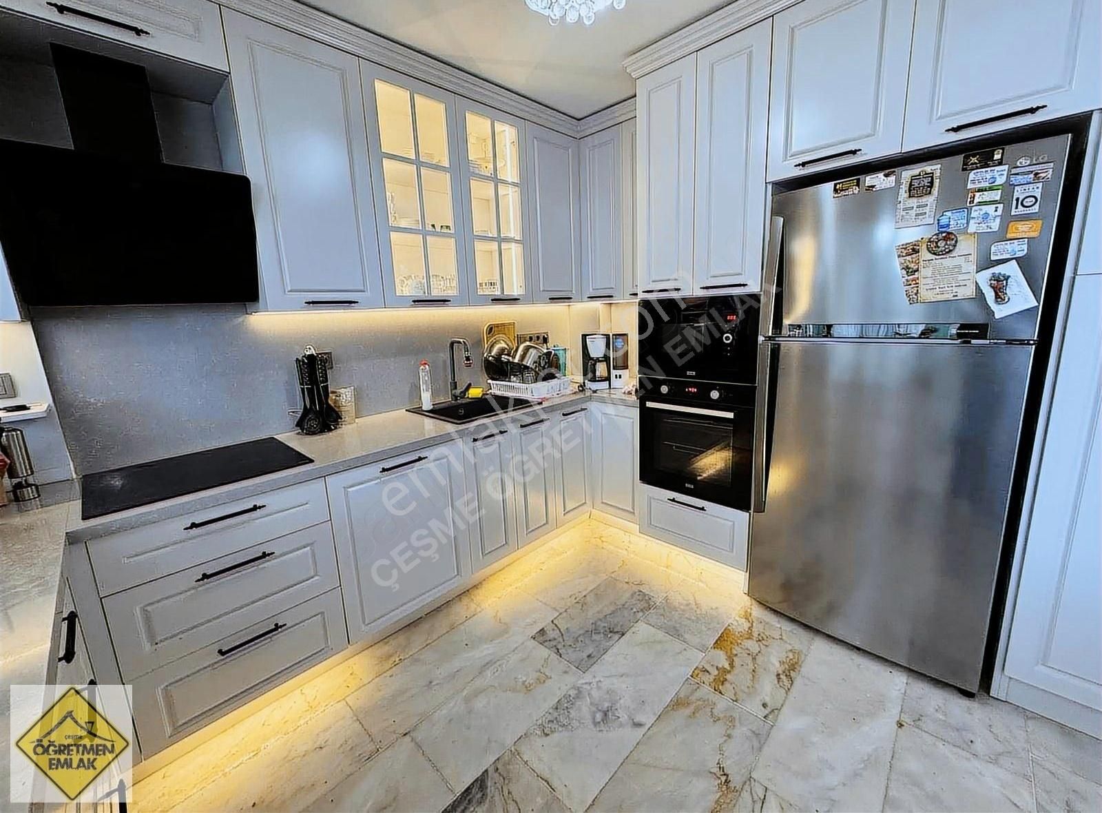 Muhteşem Konumda Denize Sıfır Eşsiz Geniş Bahçeli Villa - Görsel 12