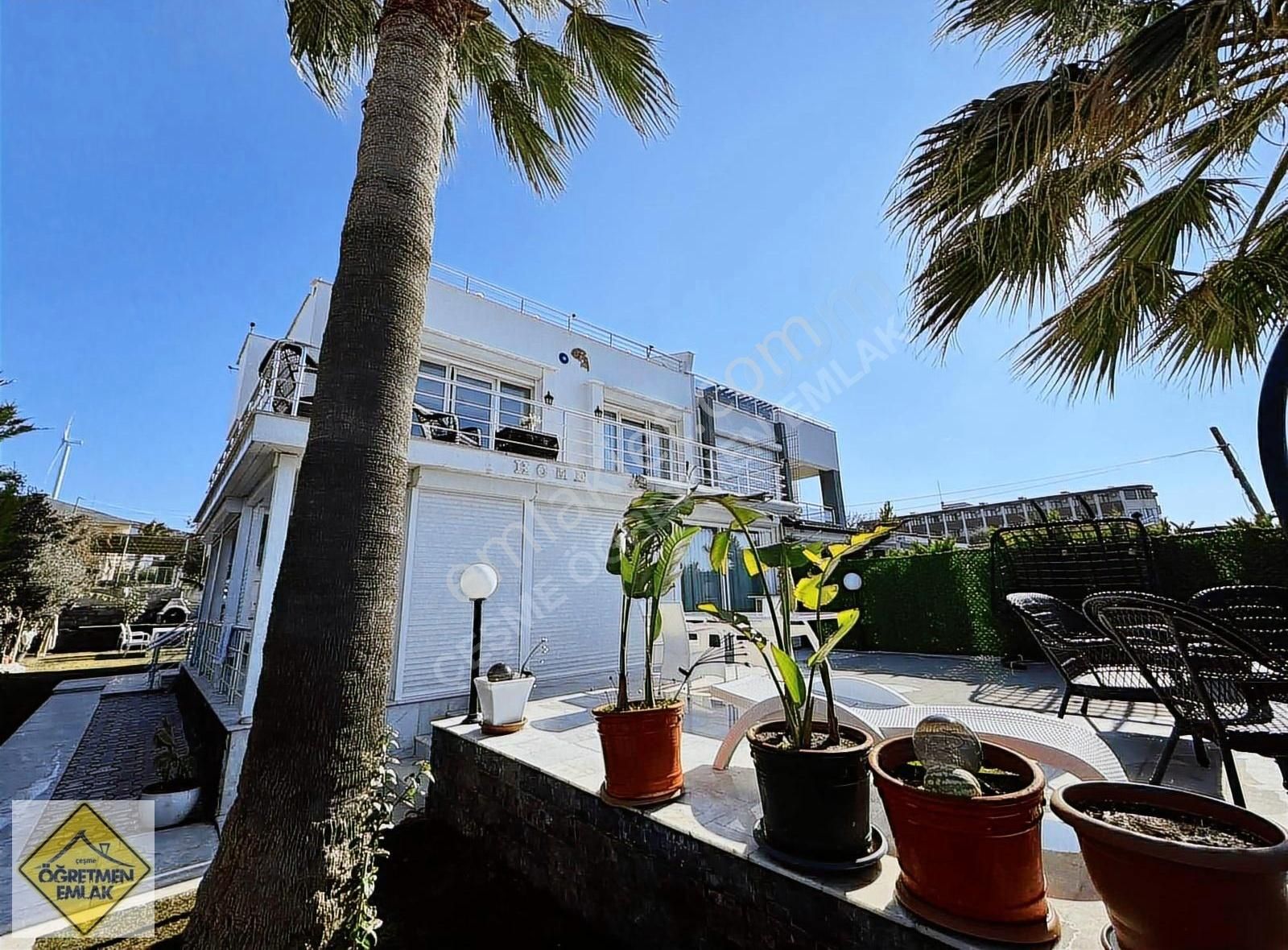 Muhteşem Konumda Denize Sıfır Eşsiz Geniş Bahçeli Villa - Görsel 8