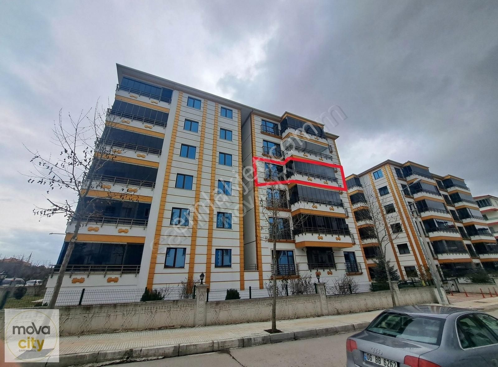 Çorum Merkez Buharaevler Satılık Daire Buhara 5.cadde Altınpark Sitesinde Ara Kat Satılık 4+1 Daire