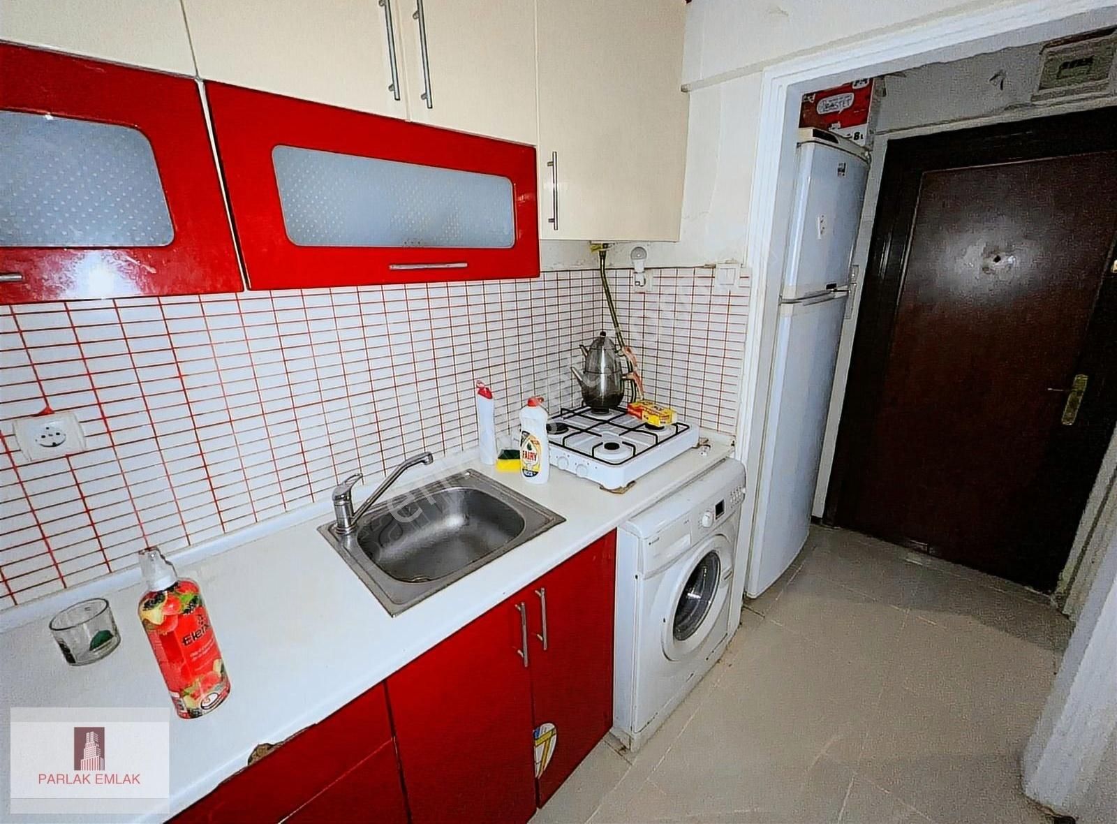 Üsküdar Sultantepe Kiralık Daire Parlak'tan Güzel Konumda Marmaraya 5dk Eşyalıı Ara Kat Daire**