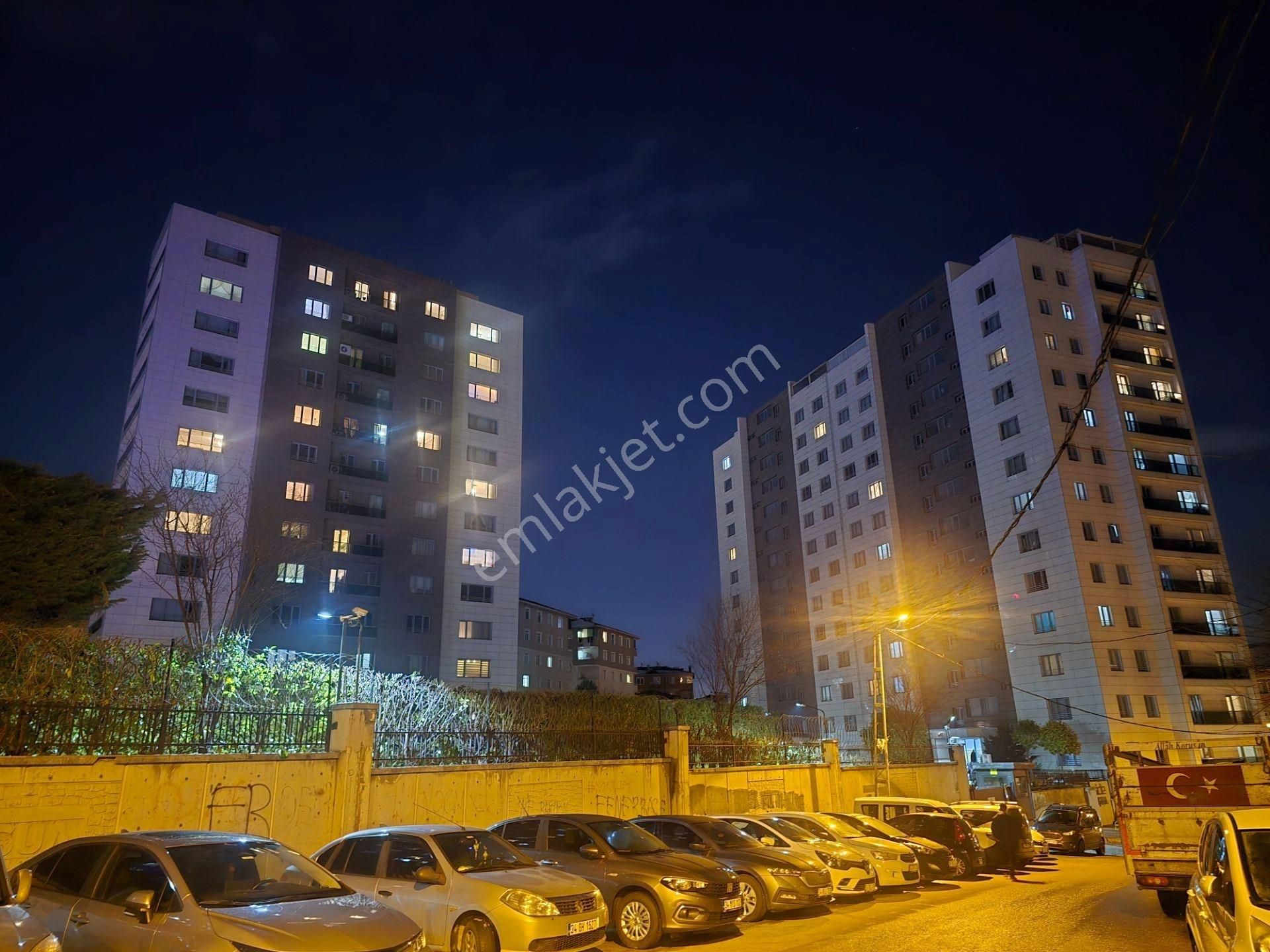 Pendik Kaynarca Satılık Daire Pendik Kaynarca Mahallesi Satılık 2+1 Kış Bahçe Kullanımlı Detaylar Açıklamada