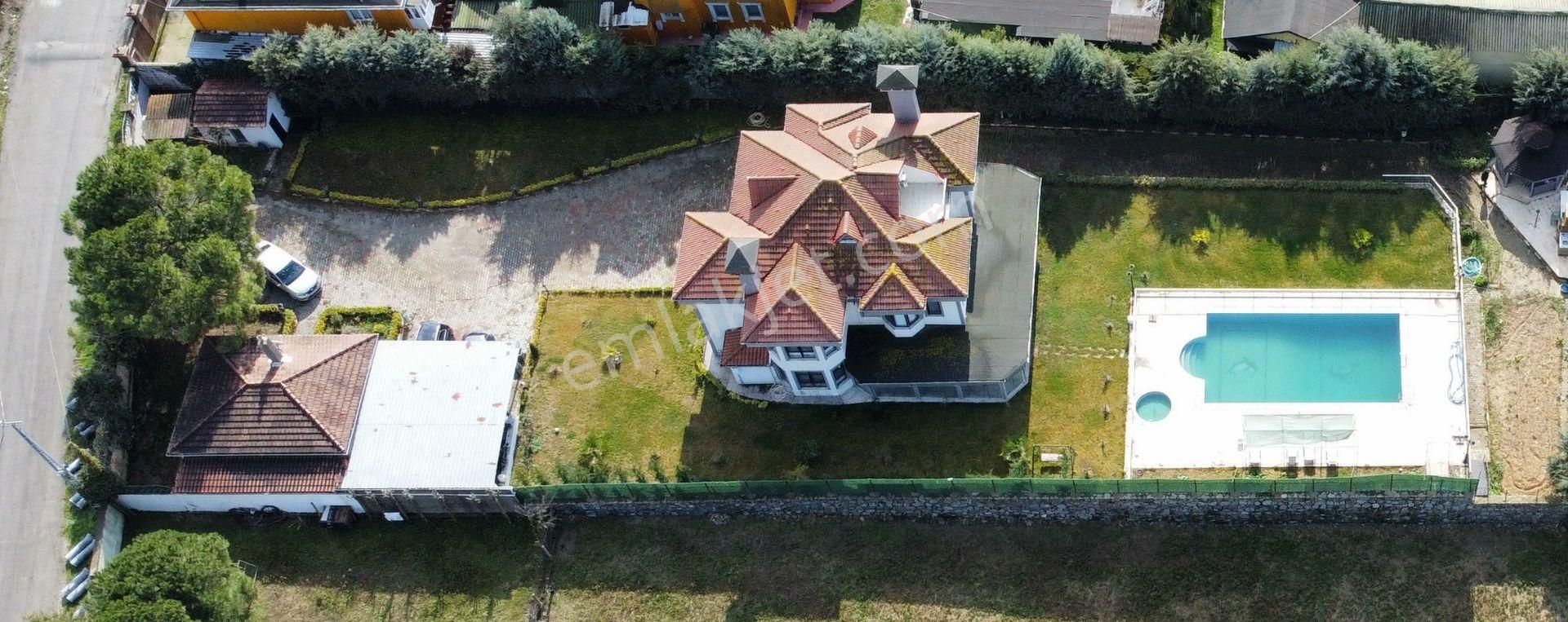 Wisremden Çatalca Örcünlüde Satılık Havuzlu Villa