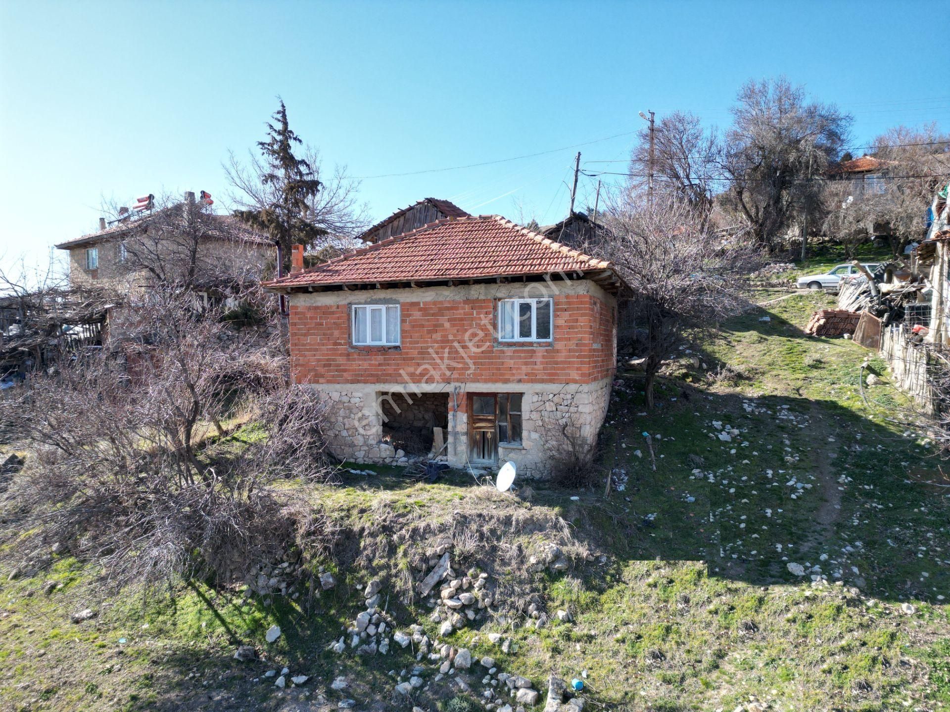 Çameli Cumaalanı Satılık Konut İmarlı 🦋lobby Fortis'ten Satılık Çameli Cumaalanı'nda 270 M² Kagir Ev Ve Avlusu🦋