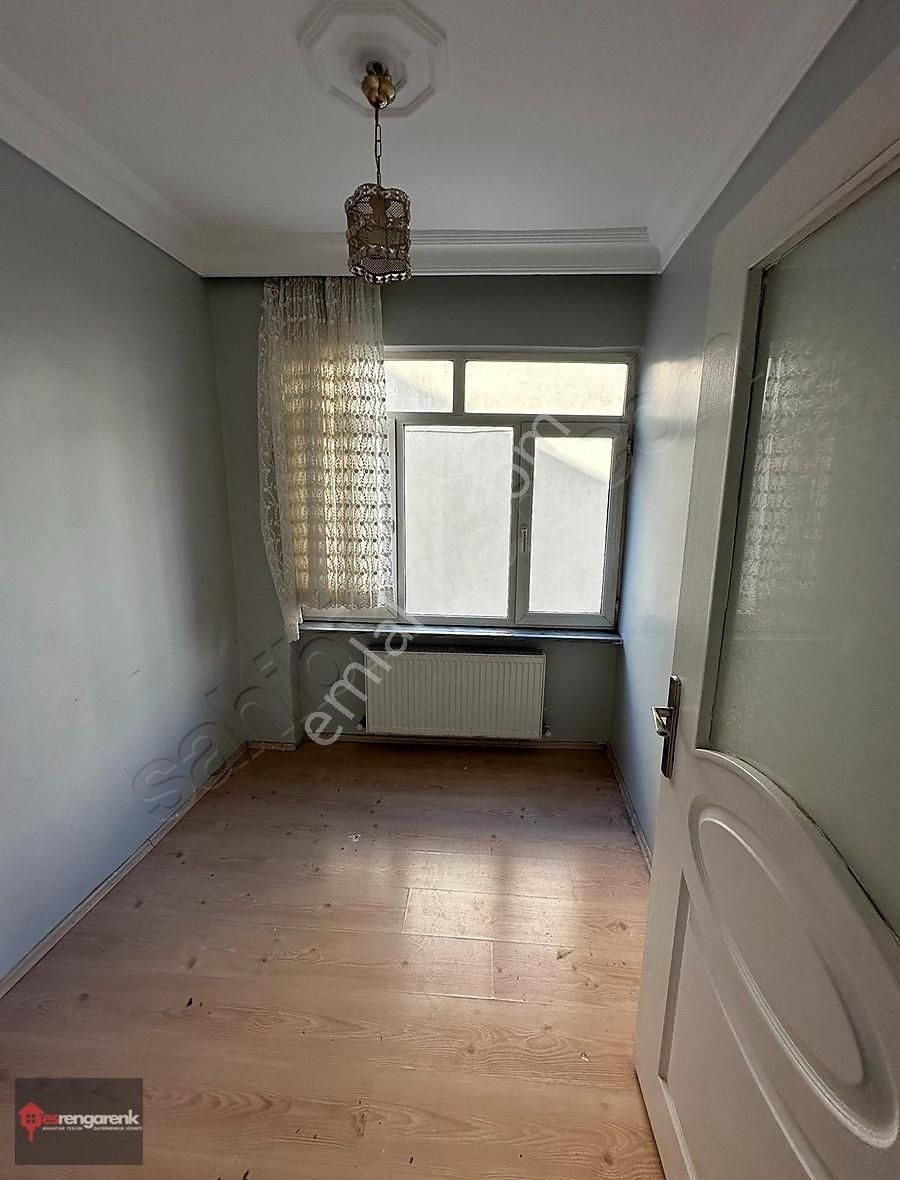 Beyoğlu Küçük Piyale Kiralık Daire 2816 Rengarenk'ten Kasımpaşa Merkezde 2+1 80m2 1. Kat Teraslı