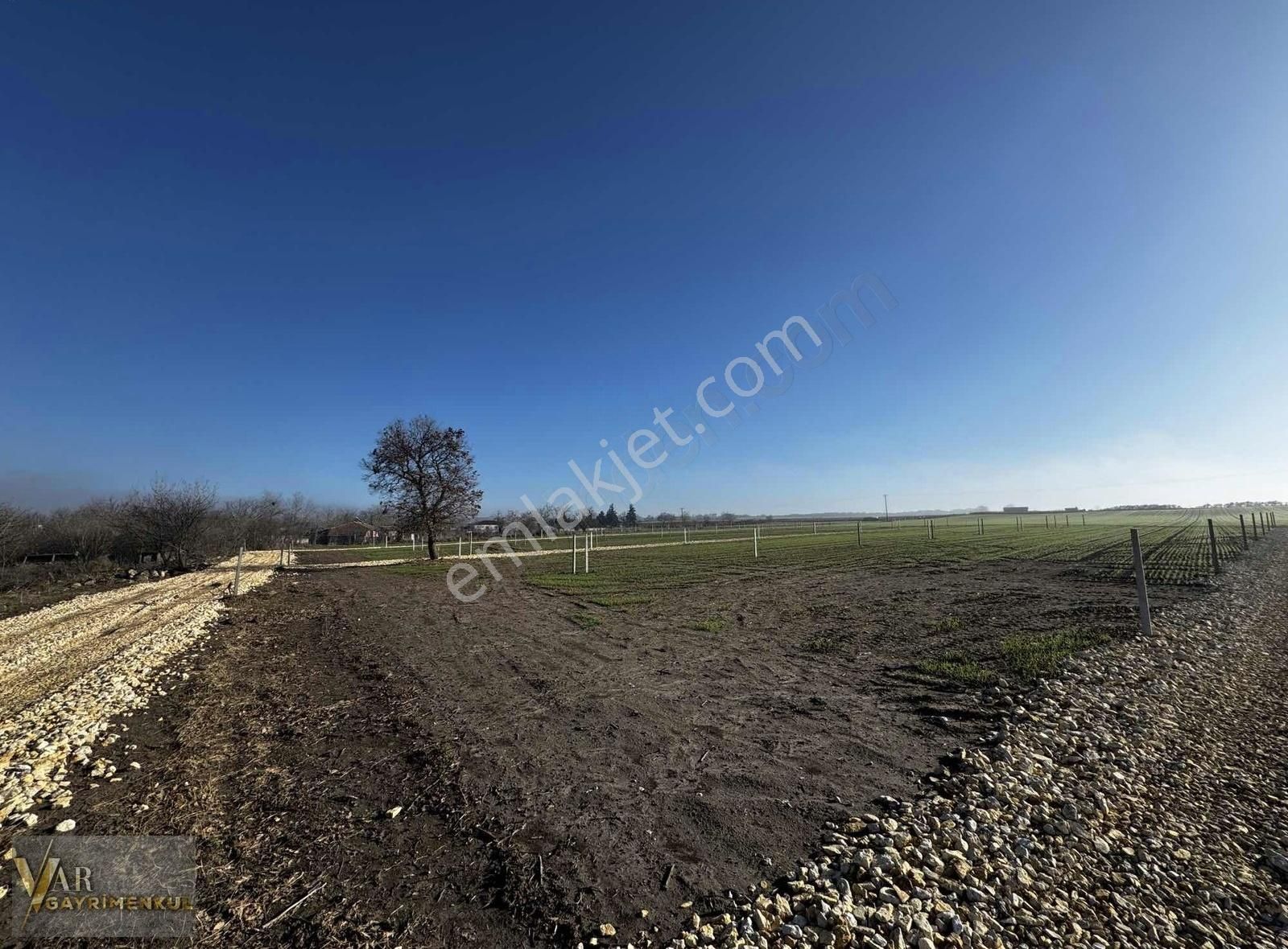 Kapaklı Uzunhacı Satılık Konut İmarlı Var'dan Tekirdağ Kapaklı Uzunhacı'da 250 M2 Arsadan Hisseler