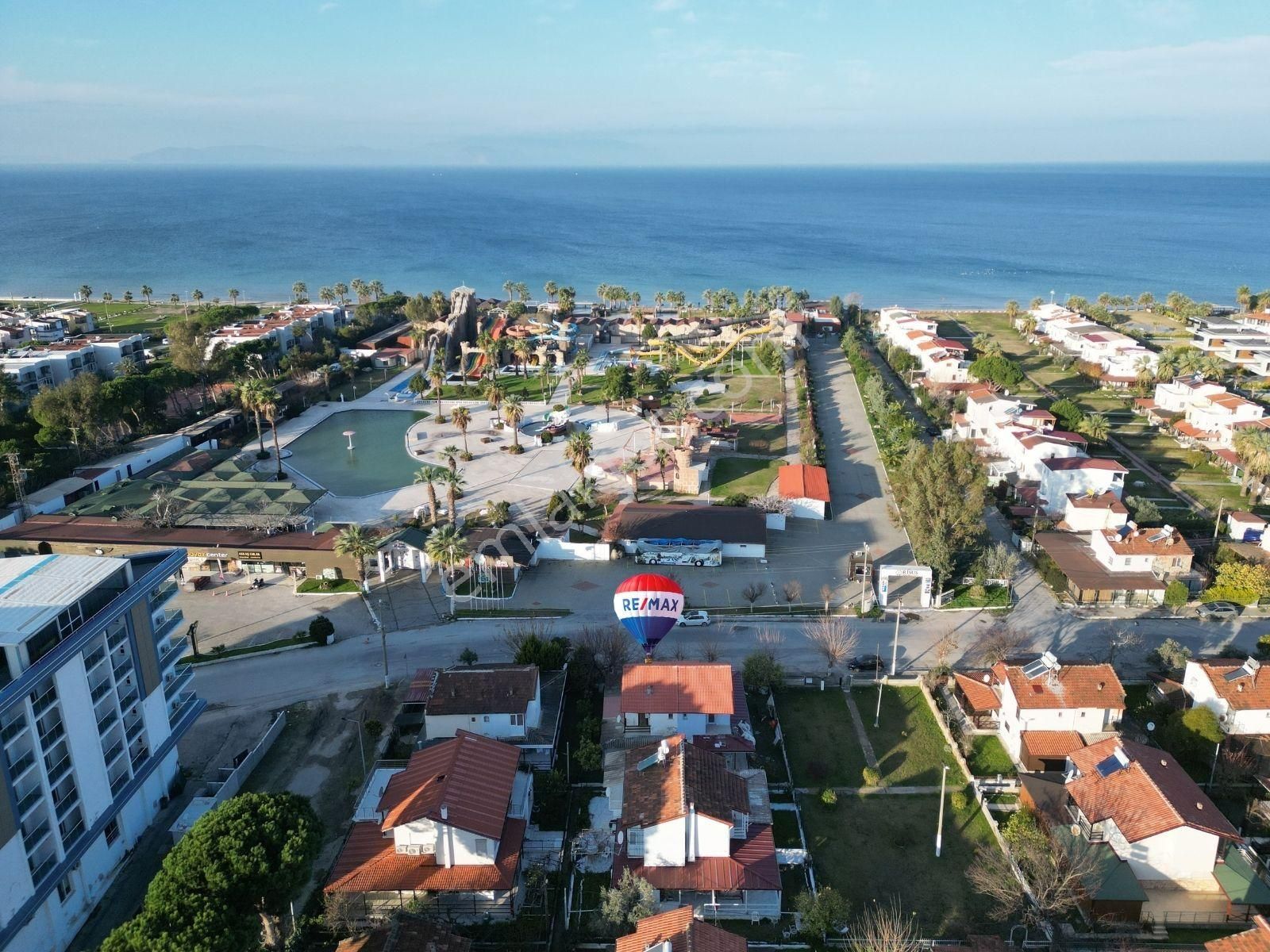 Kuşadası Karaova Satılık Yazlık Kuşadası Karaova Mah. Önder Sitesi'nde Satılık Yazlık