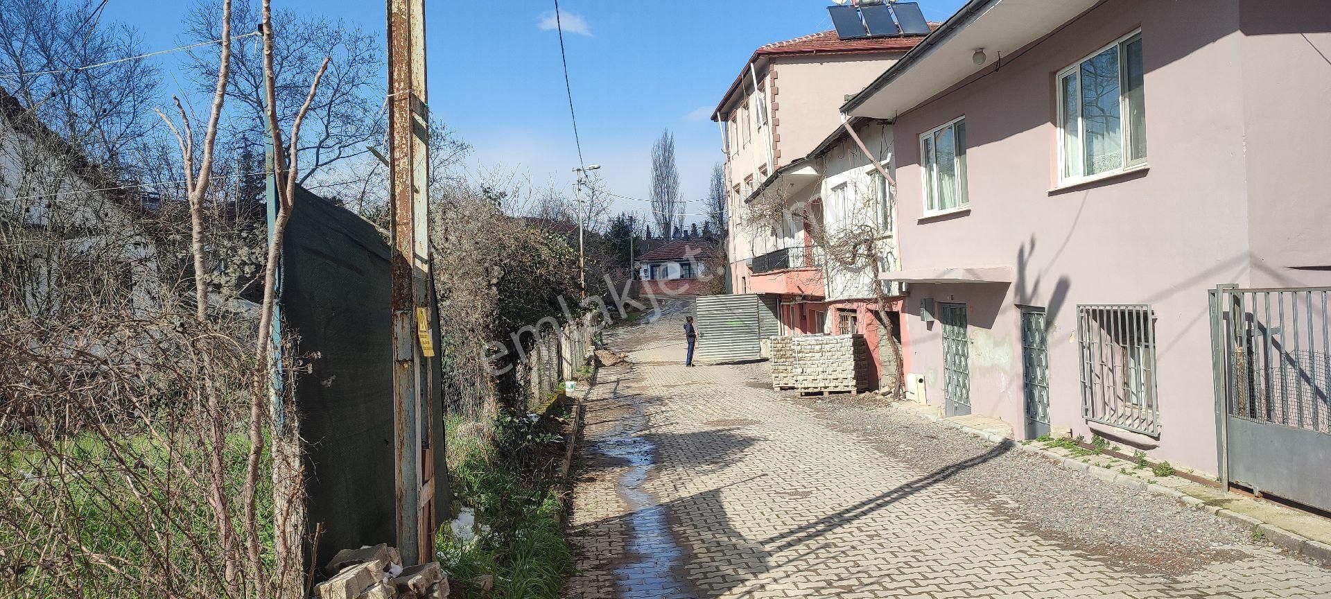 Yalova Merkez Elmalık Köyü Satılık Tarla Uzmanlar Gayrimenkul'den Yalova Merkez Elmalık Köyü İçinde Ev Ve Arsası Satılıktır