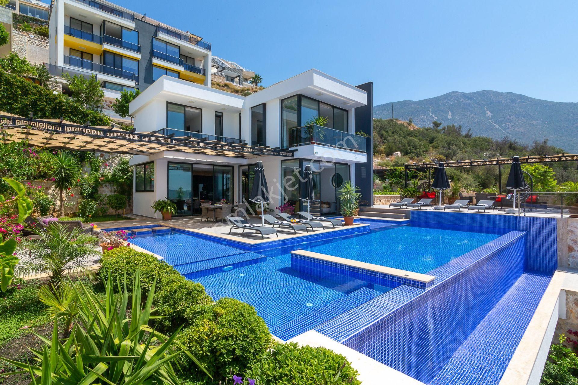 Kaş Kalkan Satılık Villa Kalkan Ortaalan’da Muhteşem Deniz Manzaralı Lüks Villa