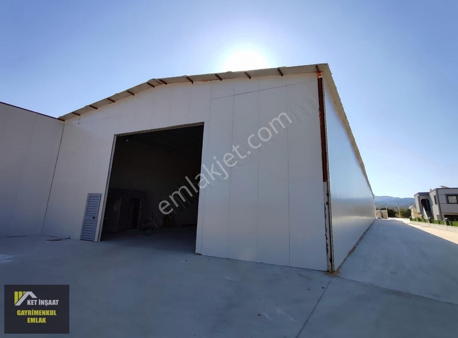 Ket Emlaktan Gaziemirde Kiralık Depo 300 M2