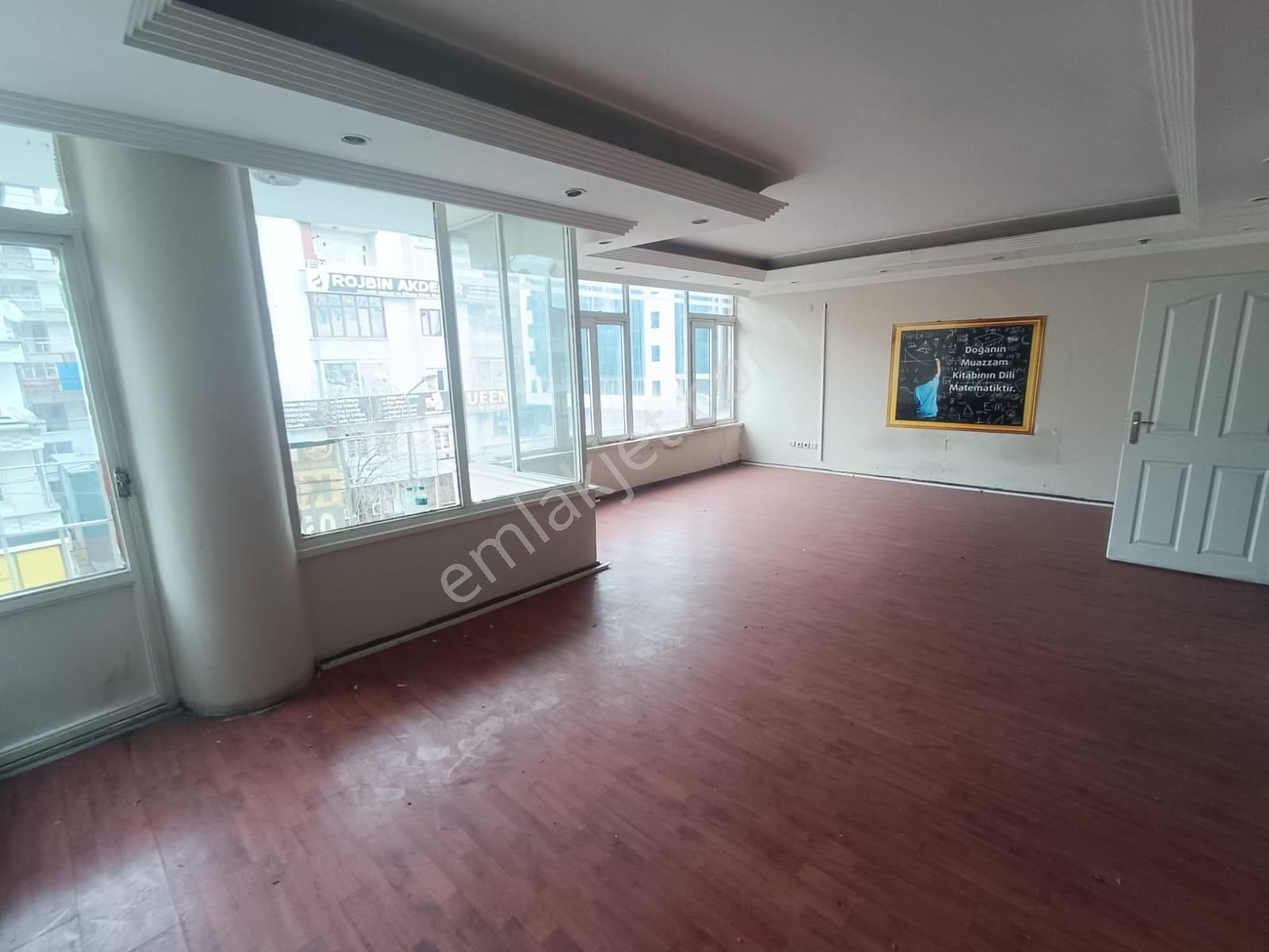 Diyarbakır Yenişehir Kiralık Apartman Dairesi Ofis Kasaplar Caddesinde Kiralık 3+1 Büro & İş Yeri