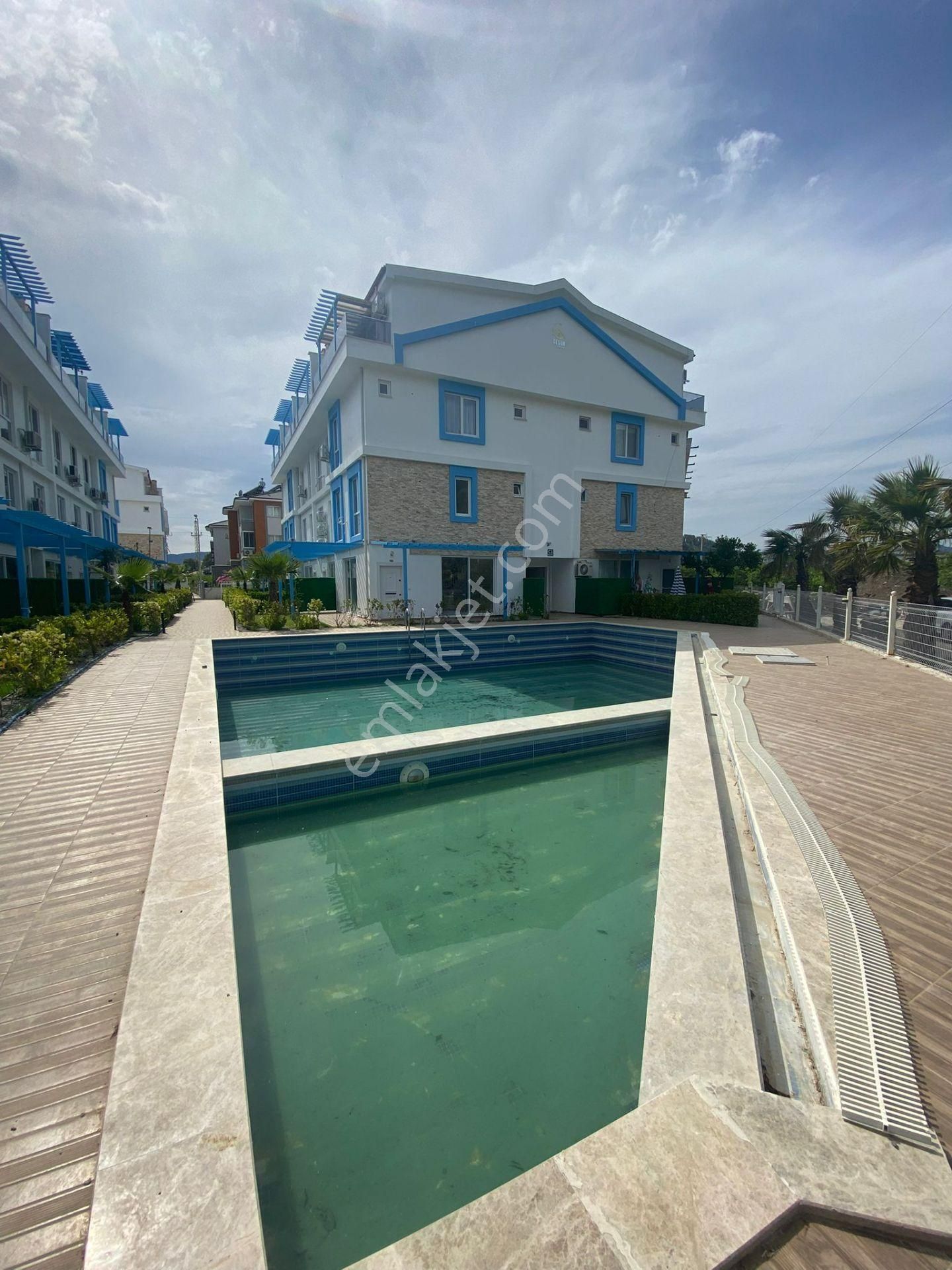 Dalaman`da Alaçatı Evlerinin En Güzel 2+1 Triplex Dairesi
