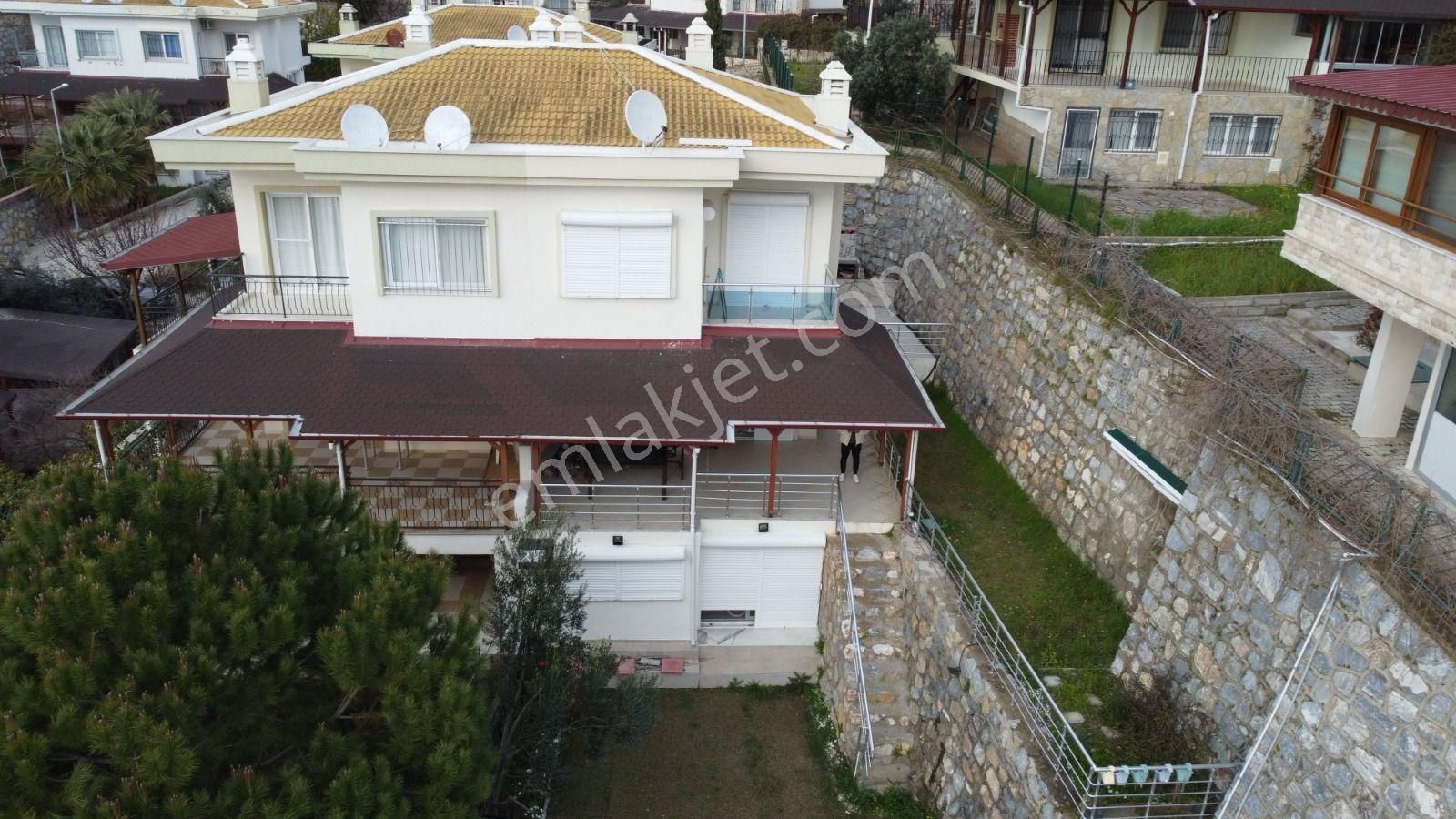 Seferihisar Atatürk Satılık Villa Rota Emlak'tan Doğanbey'de Denize 50 M 3+1 Satılık Villa