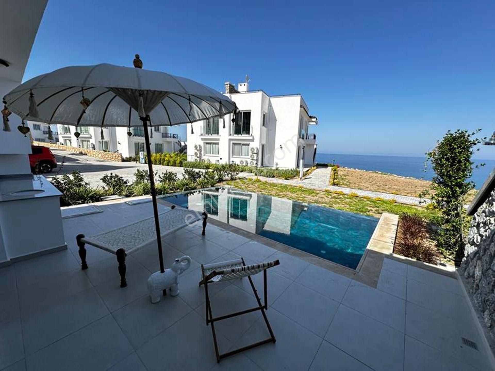 Kıbrıs, Girne'de Carrıngton Poseıdon 3+1 Satılık Daire