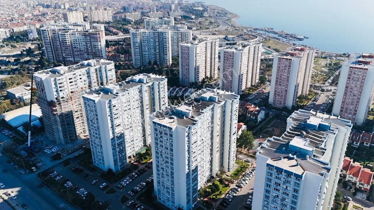 Karşıyaka Mavişehir Satılık Daire Pamukkale Sitesinde Tadilatlı Deniz Manzaralı Satılık 4+1 Daire