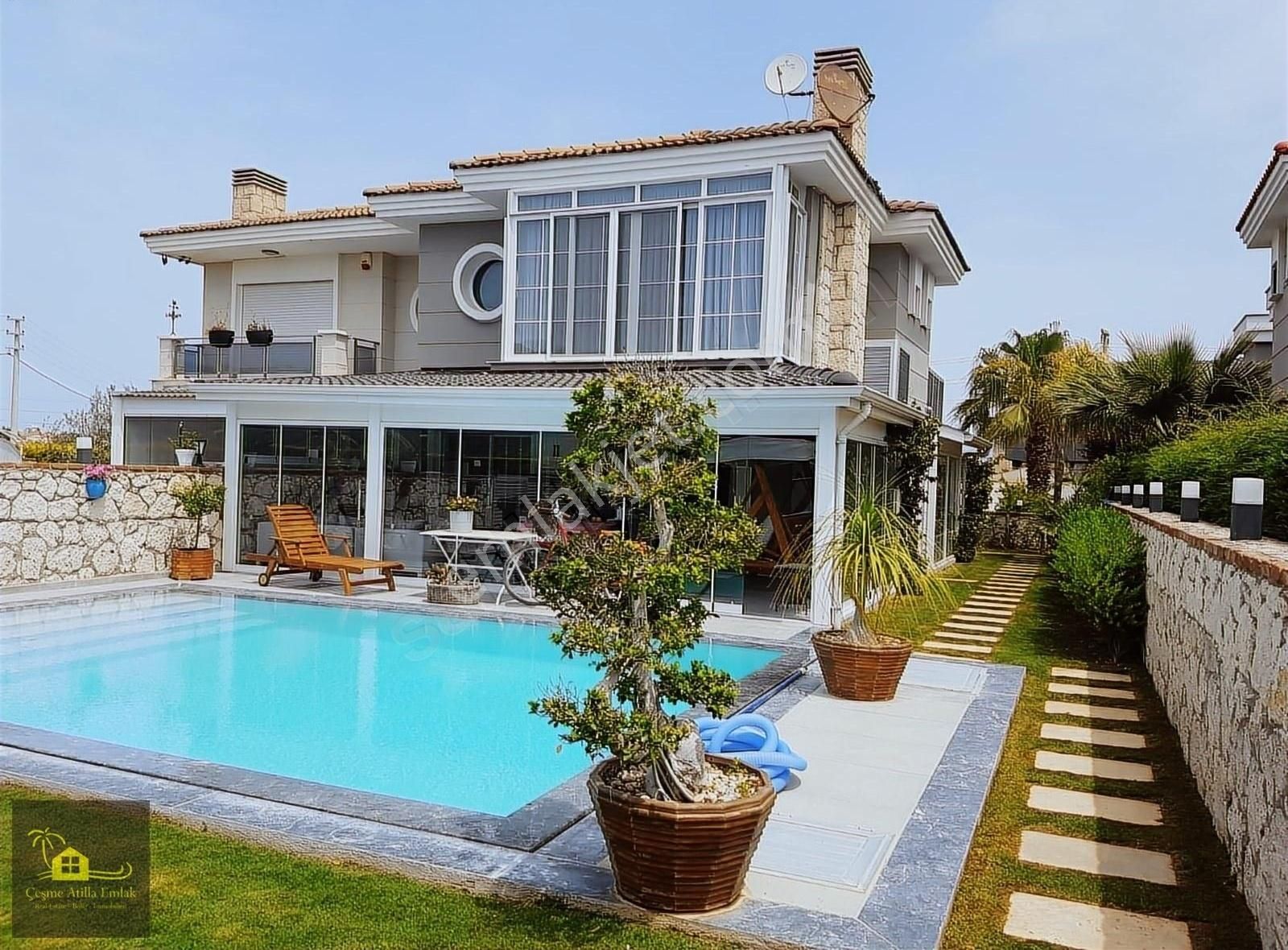 Çeşme Alaçatı Satılık Villa Çeşme Alaçatı'da Satılık Müstakil Havuzlu Villa