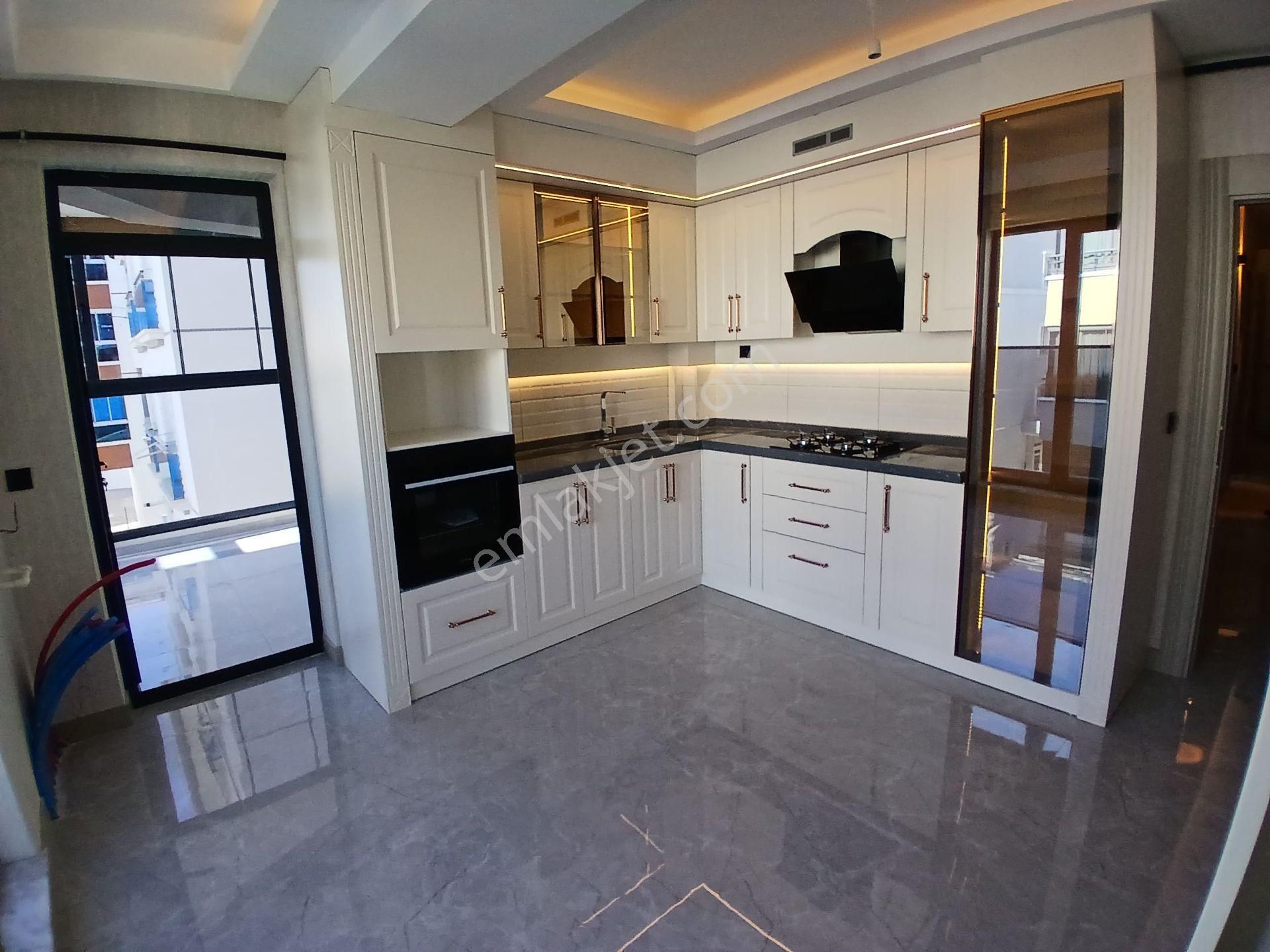 Altıntaş'tan Modern Yapıda Geniş Balkonlu 3+1 Ara Kat Satılık Daire