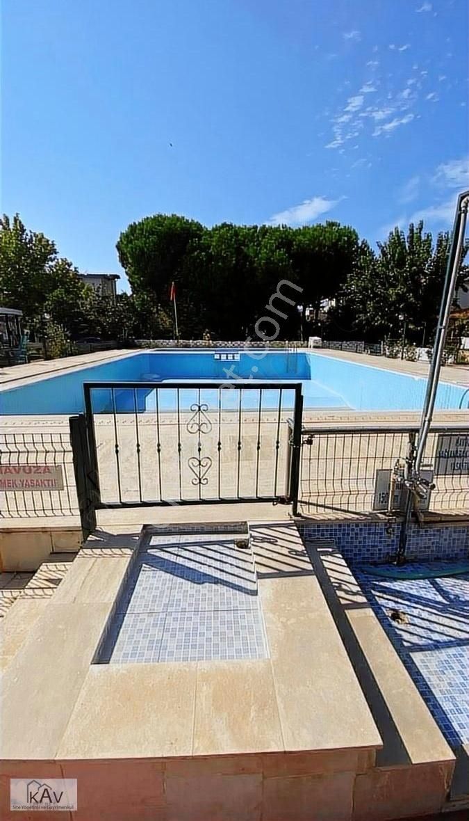 Kuşadası Davutlar Satılık Villa Davutlar Da Havuzlu Site İçerisinde Triplex Villa