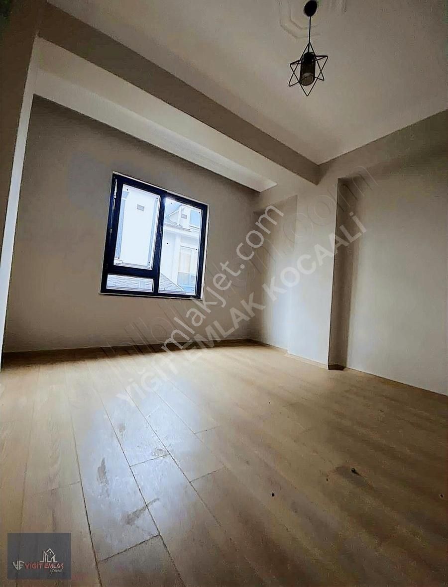 Kocaali Yalı Mah. Altan Isıtmalı Geniş Bahçeli 3+1tribleks Villa