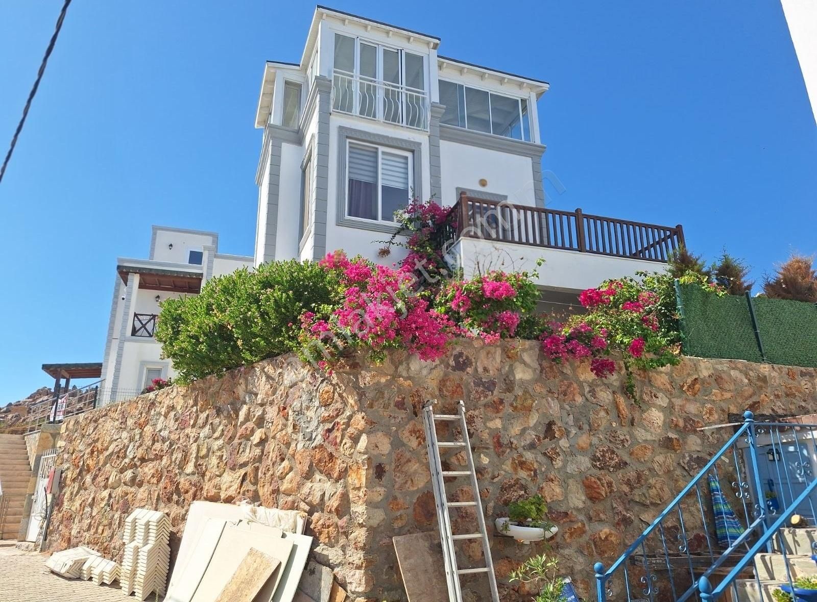 Bodrum İslamhaneleri Satılık Villa Deniz Manzaralı Bahçeli Villa