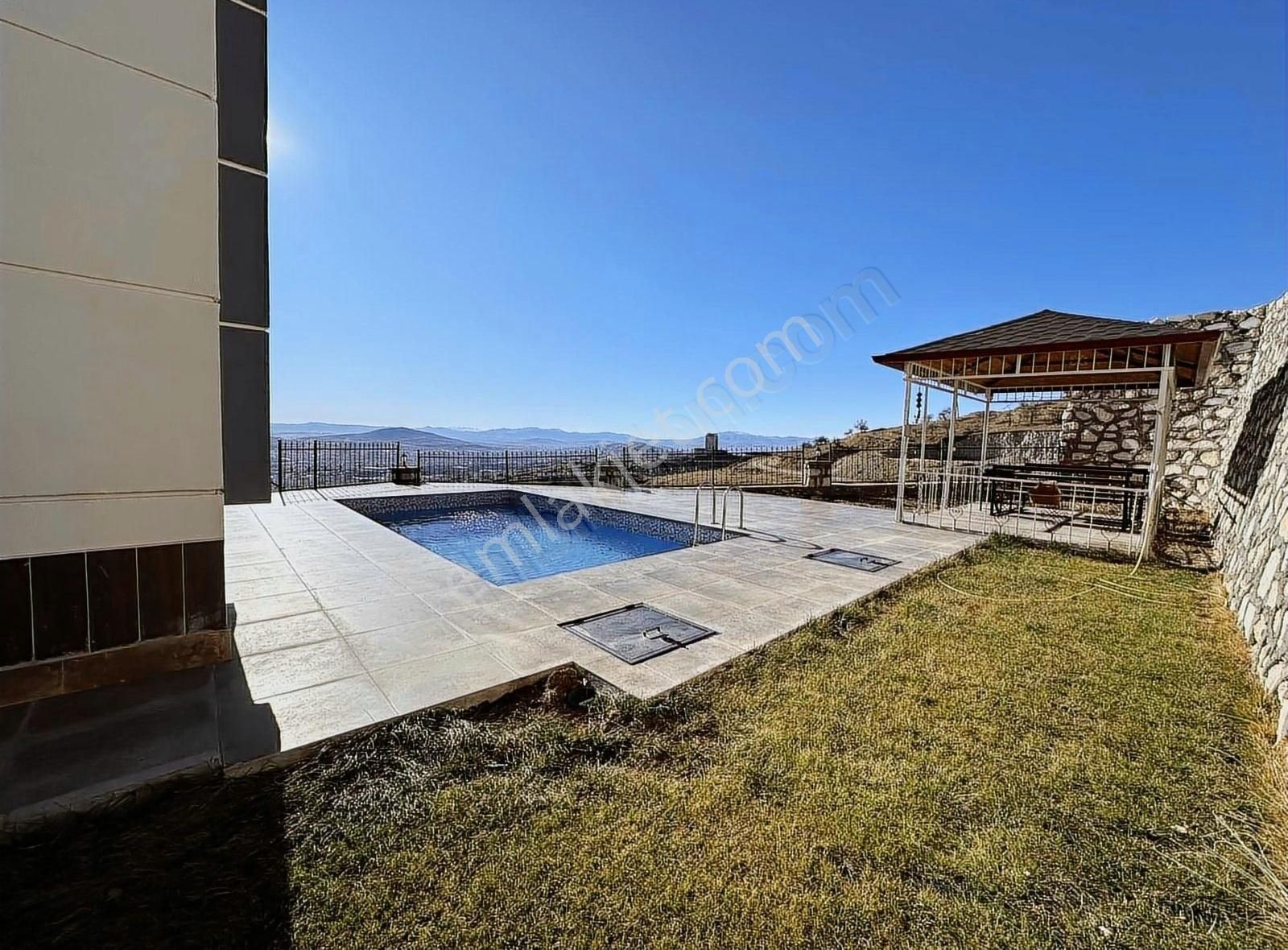 Elazığ Merkez Yıldız Bağları Satılık Villa Elazığ-gülmezde Panoramik Şehir Manzaralı Satılık Lüx Villa