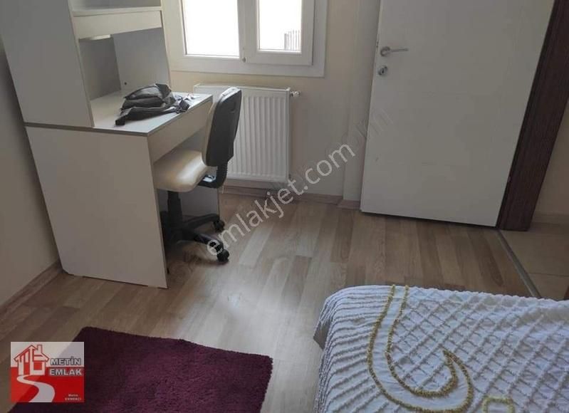 Efeler Orta Kiralık Daire Doğu Gazi Bulvarı Cadde Üzeri Eşyalı 1+1 Lüks Daire