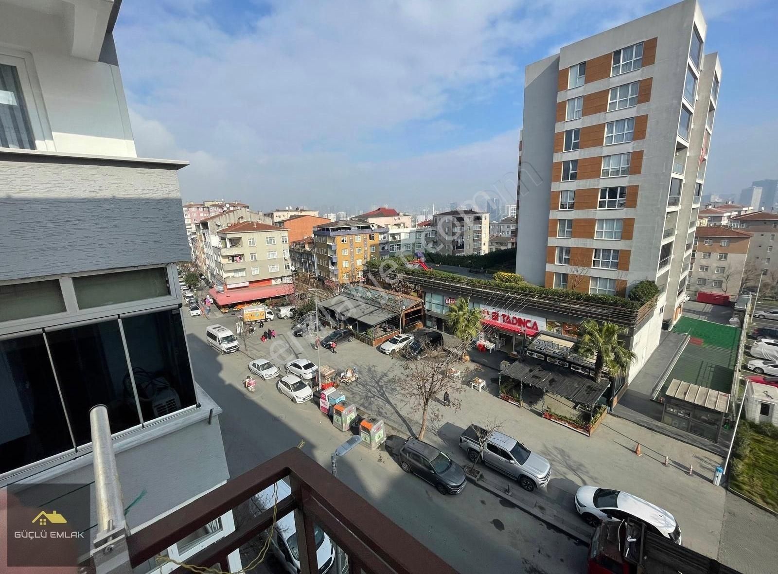 Küçükçekmece İnönü Satılık Daire İnönü Mah Cadde Üzeri 140 M2 4. Kat Tadilatlı Satılık 3+1 Daire