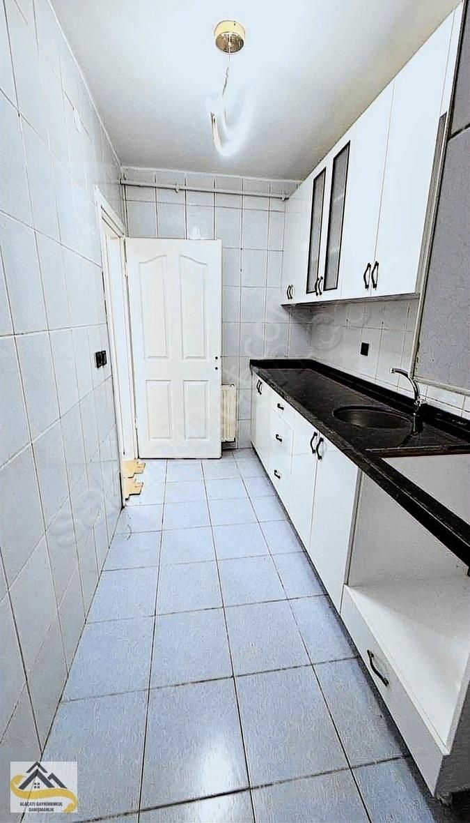 Gaziosmanpaşa Yeni Mahalle Satılık Daire Alaçatı Dan G.o.p Yeni Mah.nde Galeri Çad.1.kat 90 M2 2+1 Daire